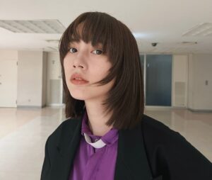 久しぶりにみた！しかも電車で編み物