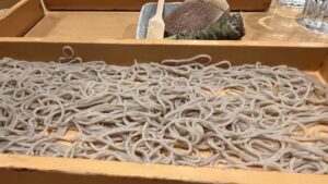 白いムースがかかった絶品おうどん！！