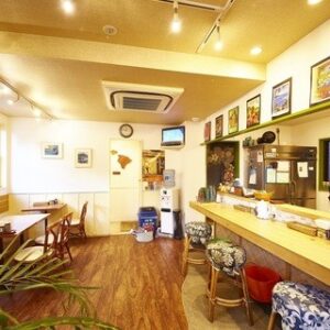 ハワイが大好きな店主こだわりの空間は、とてもラーメン店とは思えない!!