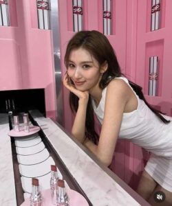 『TWICE SARA』ラルフローレン点灯式