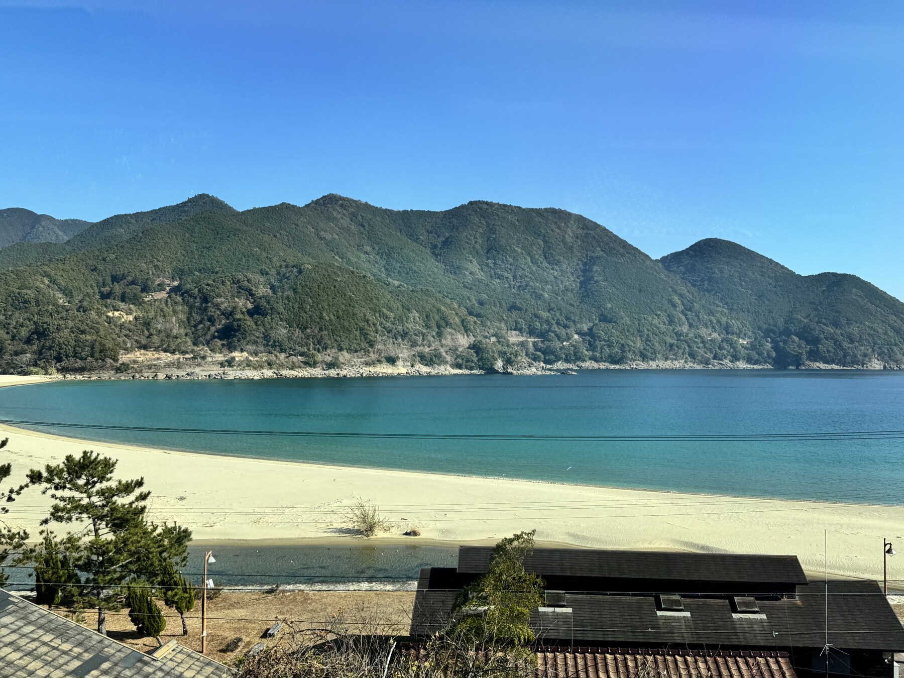 特急南紀の車窓から見える紀伊半島の海