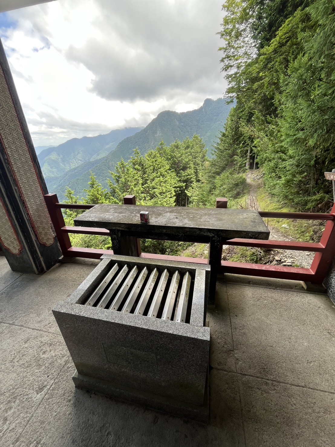 三峯神社から望む奥秩父の山並み