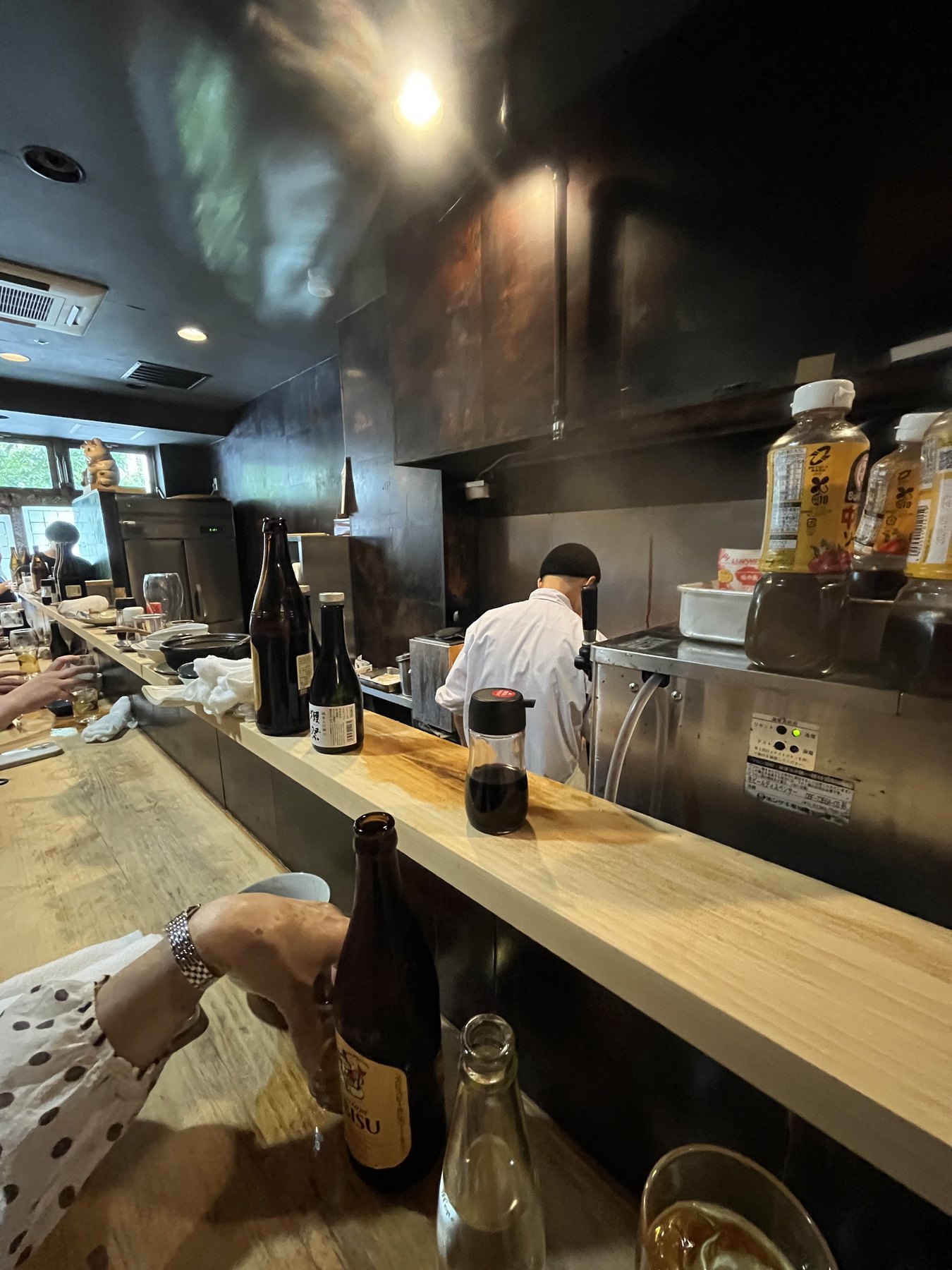 かねますの立ち飲みカウンター