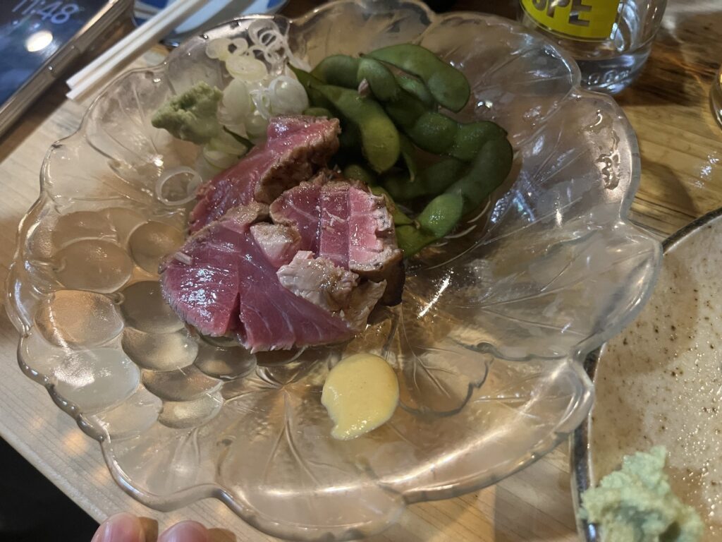 【勝どき・かねます】立ち飲みとは思えない料理の実力！生うに牛あぶりさし・脳天あぶりさし・車海老カツを実食