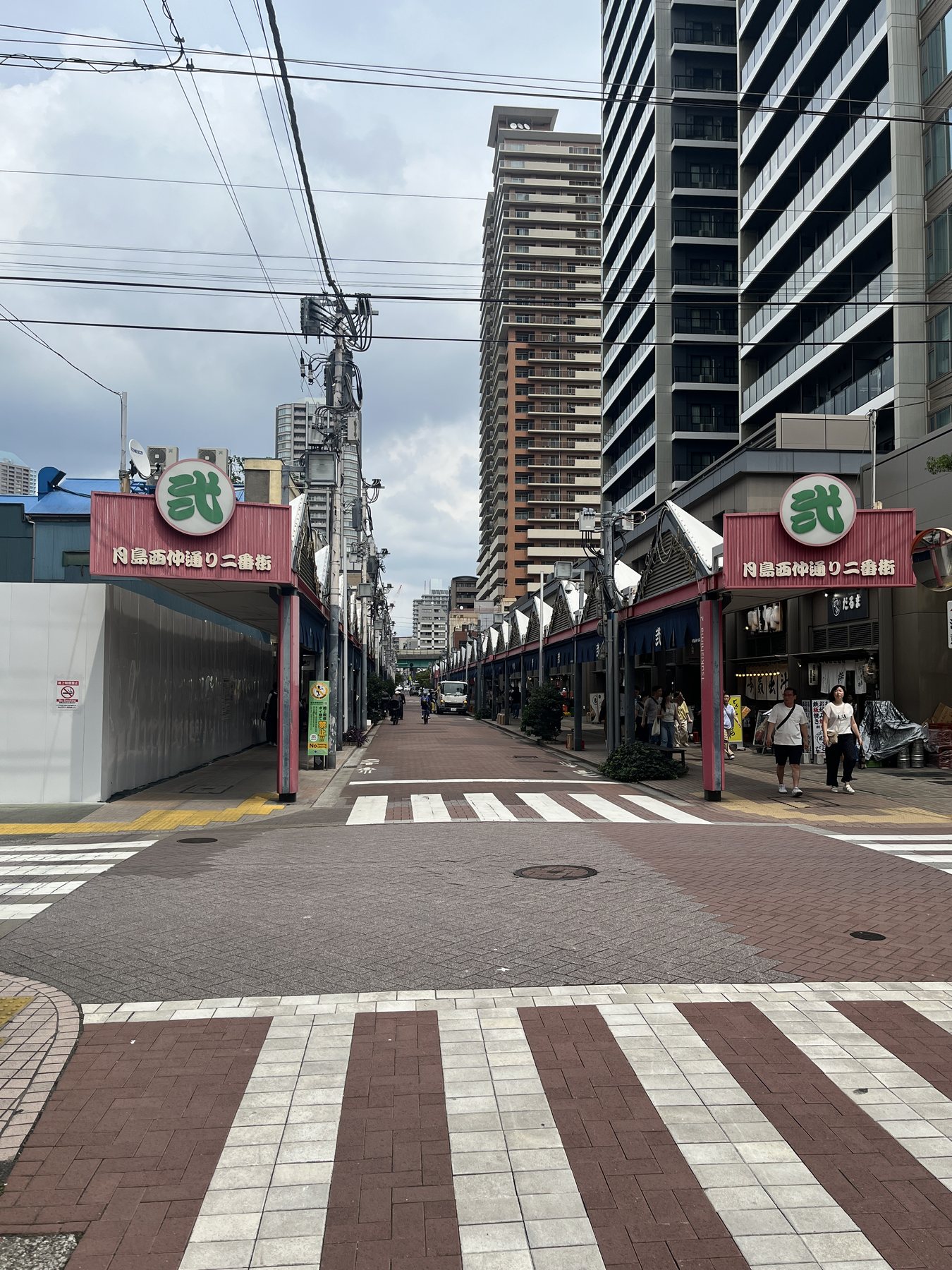 月島もんじゃストリートの街並み