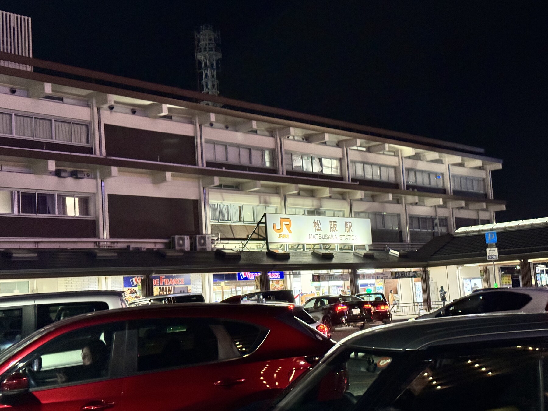 夜のJR松阪駅