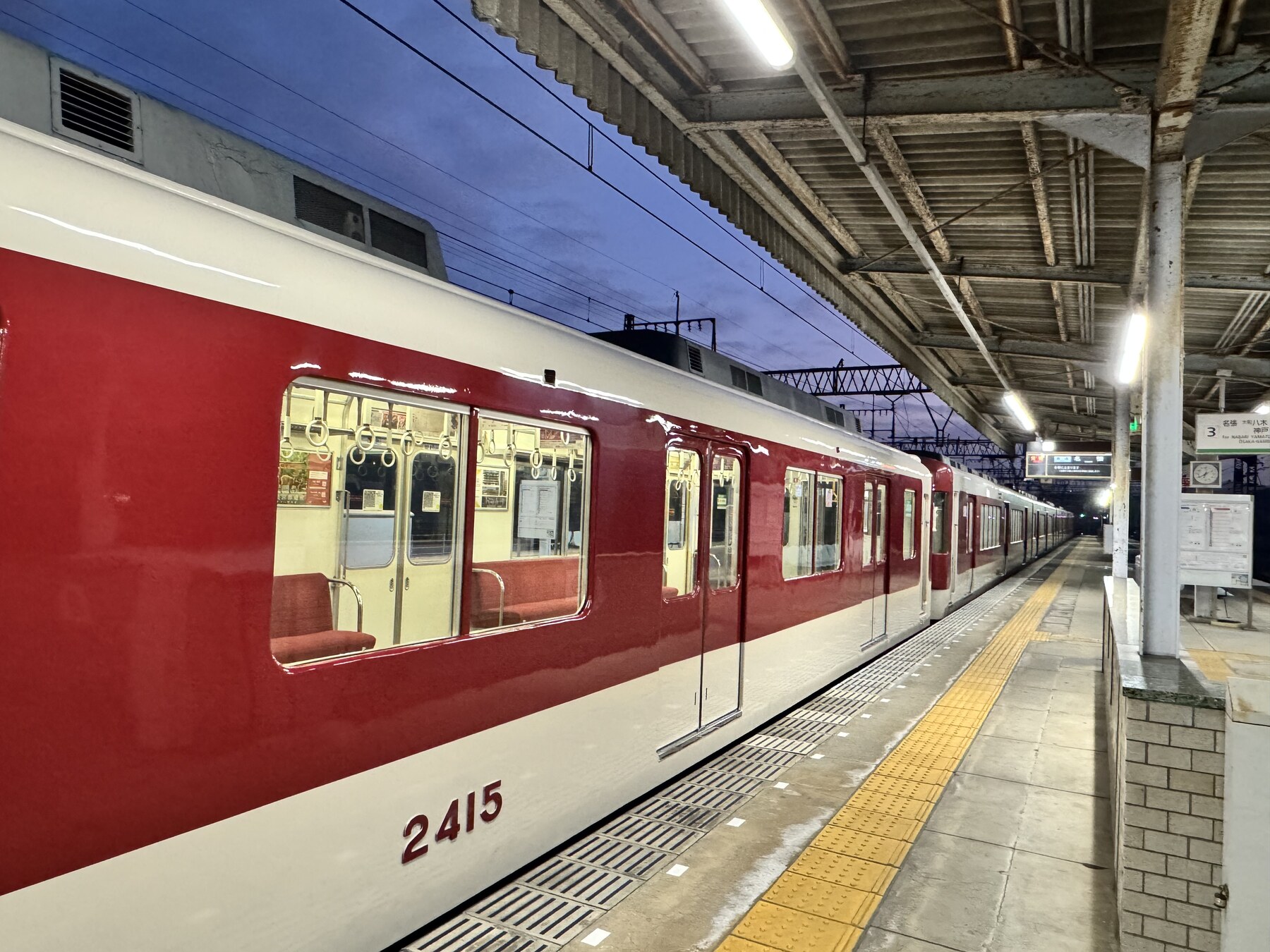 早朝の近鉄電車