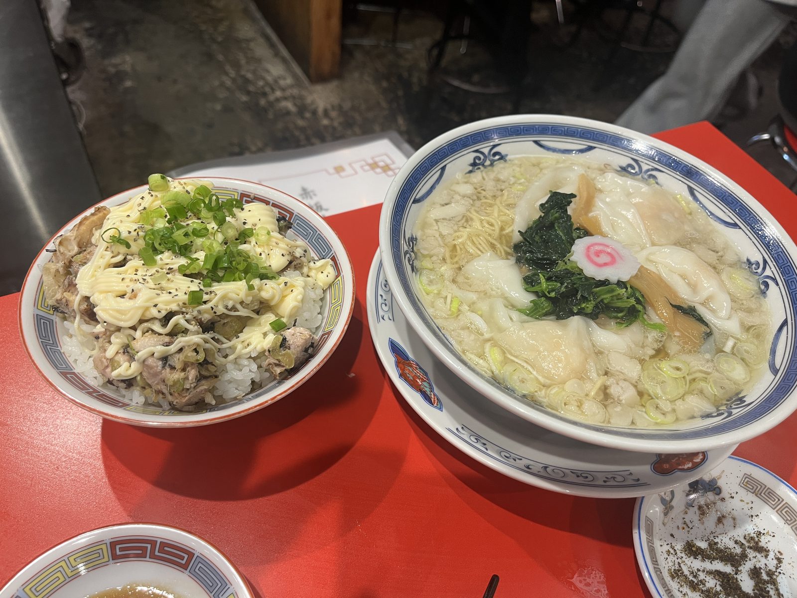 わんたん麺とネギマヨチャーシュー丼