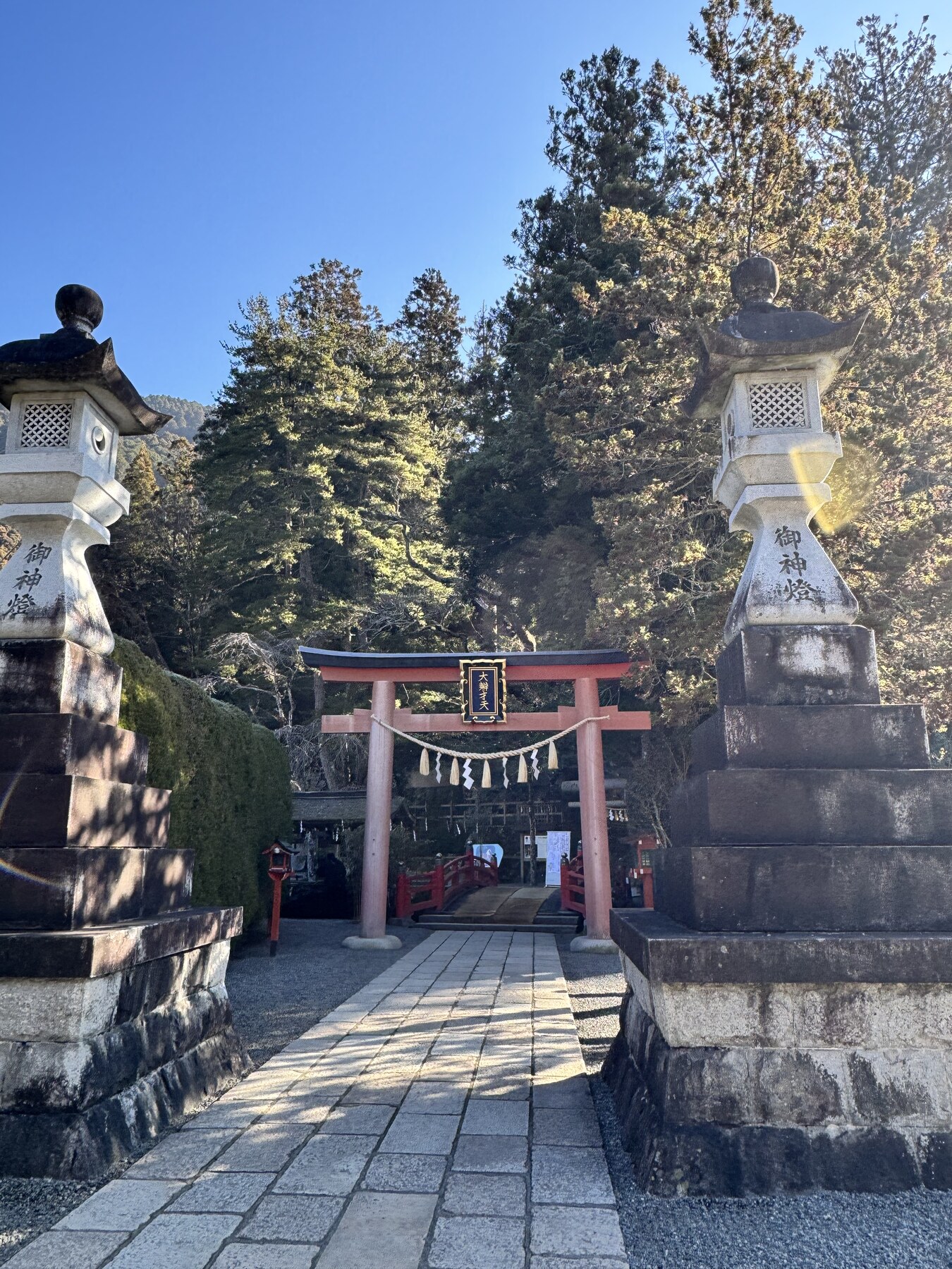 天河大辨財天社の参道入口