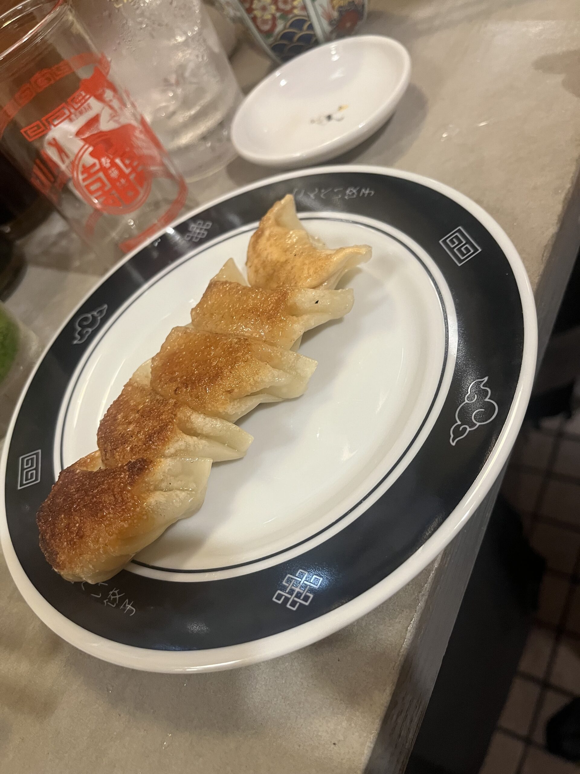 東長崎「こんぺい餃子」へ|餃子とお酒を楽しめる小さな一軒