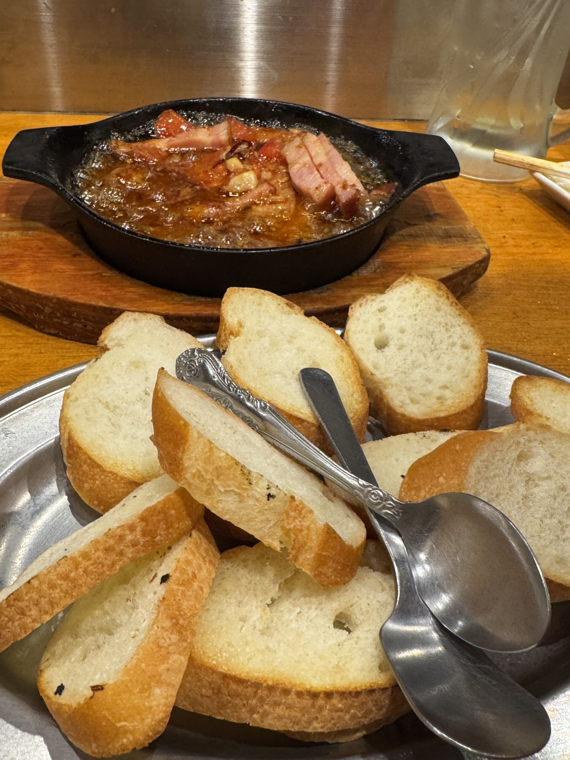 江古田・大衆酒バルてるおの熱々煮込み料理