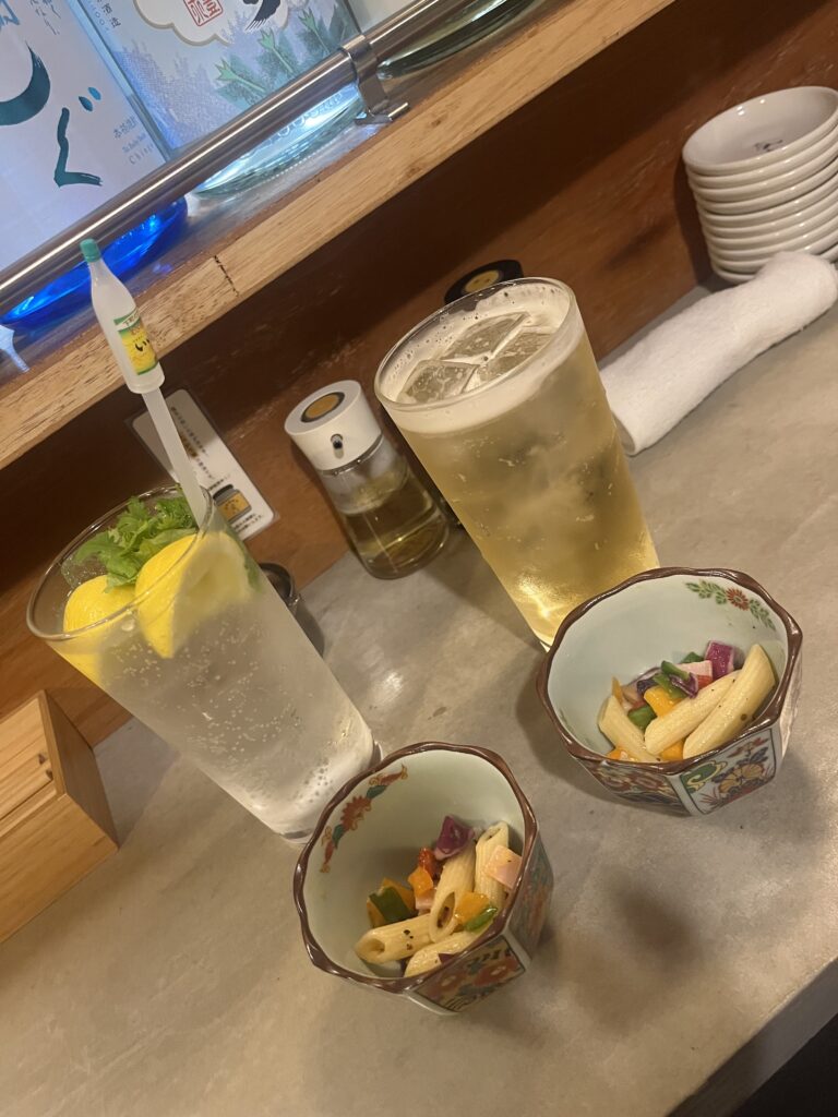 東長崎・こんぺい餃子の生パクチーレモンとスパイスサワー
