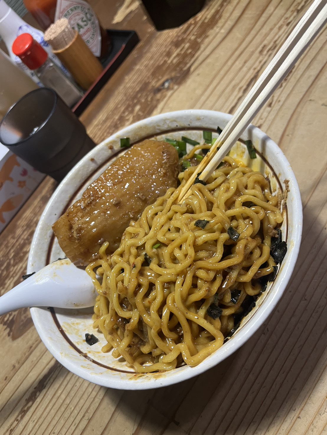 麺 酒 やまののトロ豚まぜそばの太麺