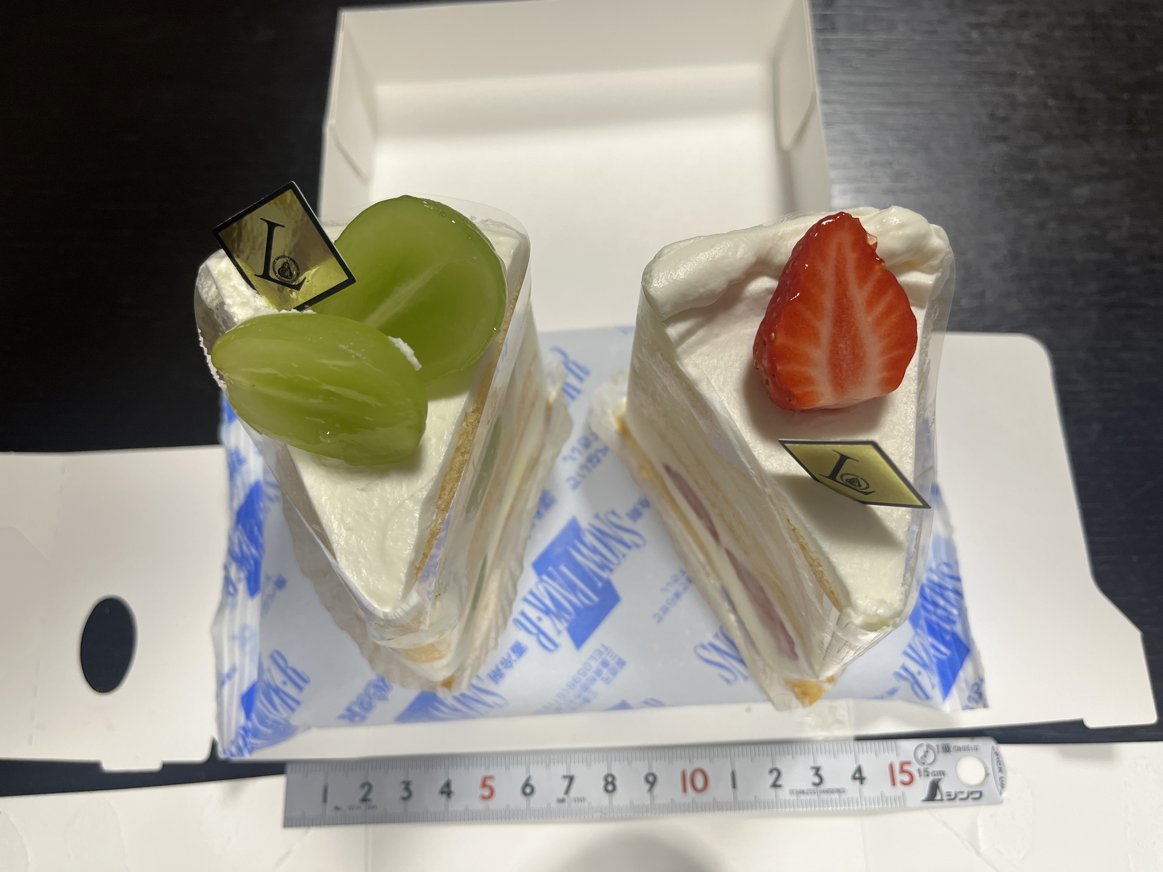 ロートンヌの2個のケーキと定規