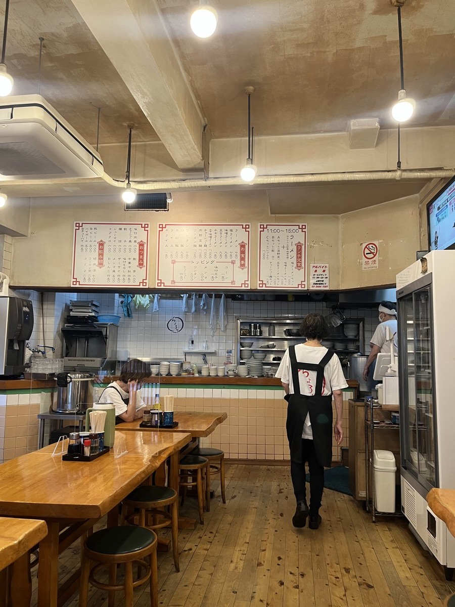 香湯ラーメンちょろり恵比寿店の店内