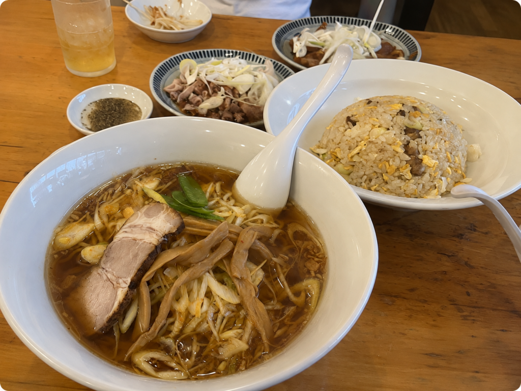 【恵比寿】1995年創業「香湯ラーメン ちょろり」｜揚げネギ香るラーメンと炒飯・餃子で町中華を満喫