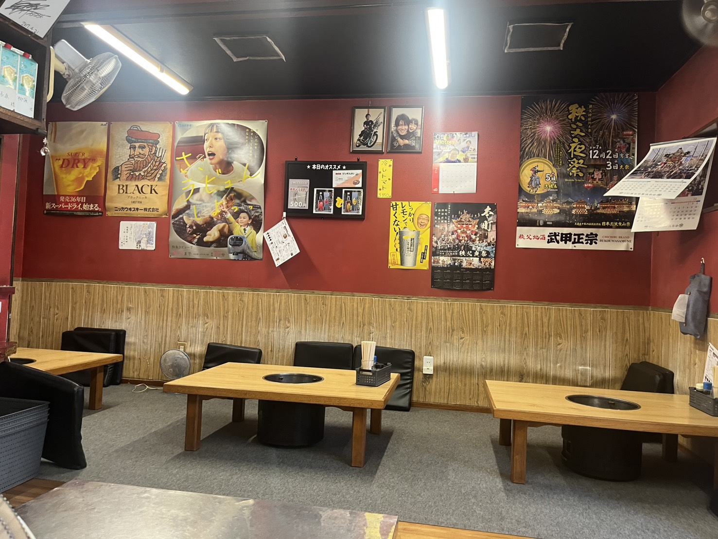 秩父のホルモン焼 丹賀の店内