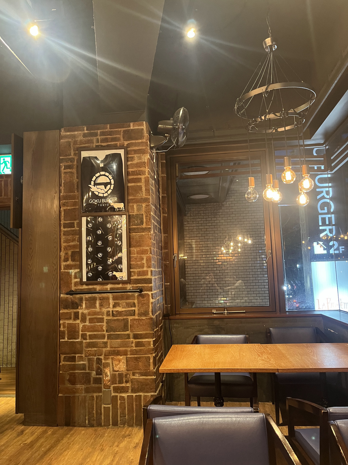 GOKU BURGERの店内