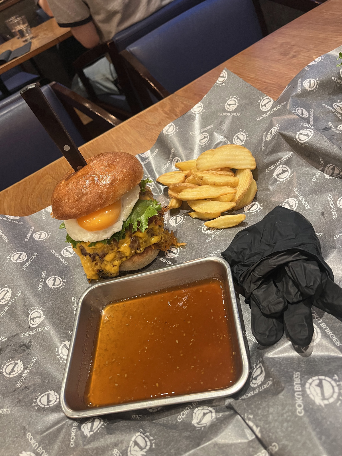 GOKU BURGERのGOKUバーガーを別角度から撮影