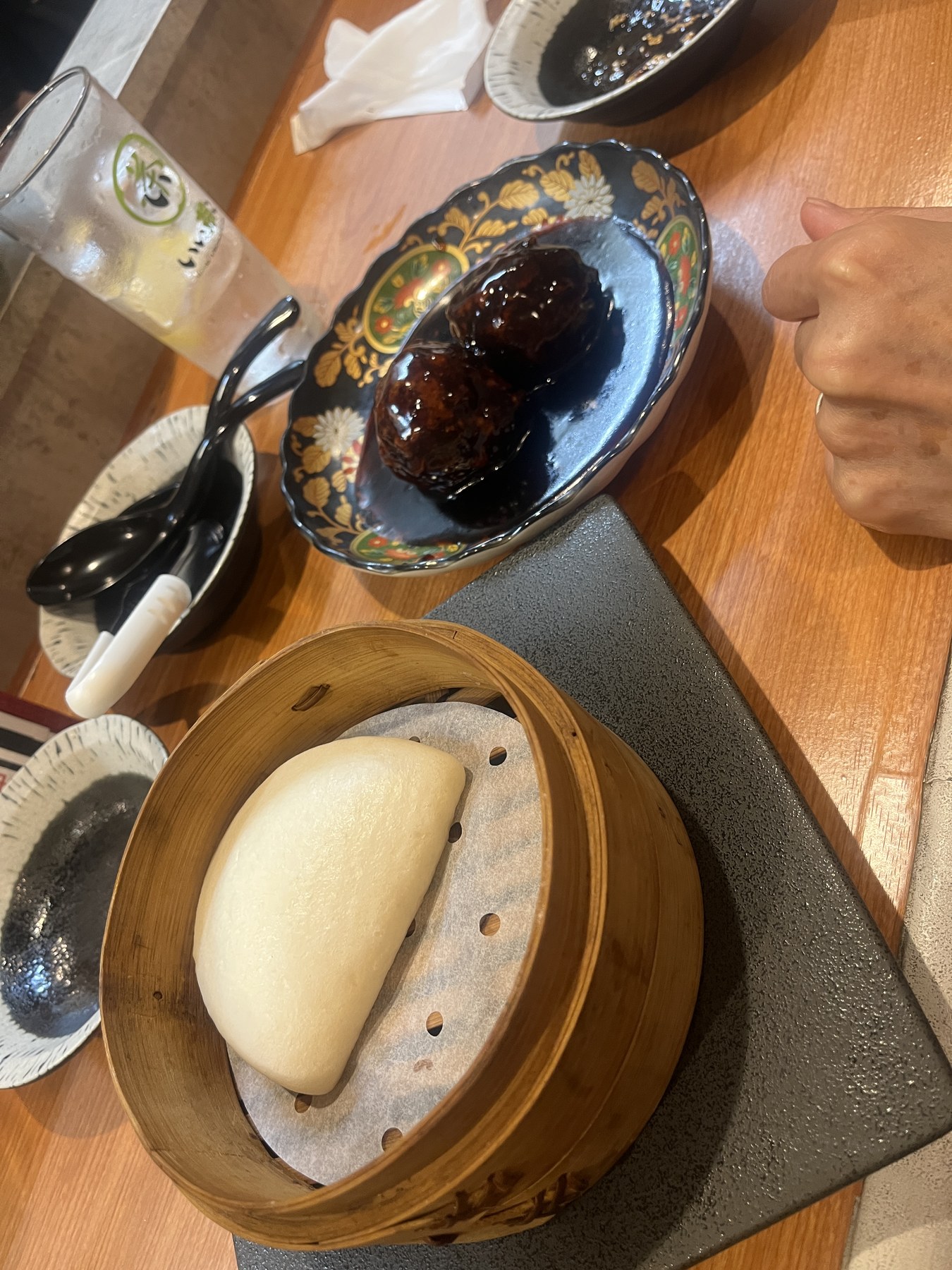 黒酢の酢豚と蒸しパン