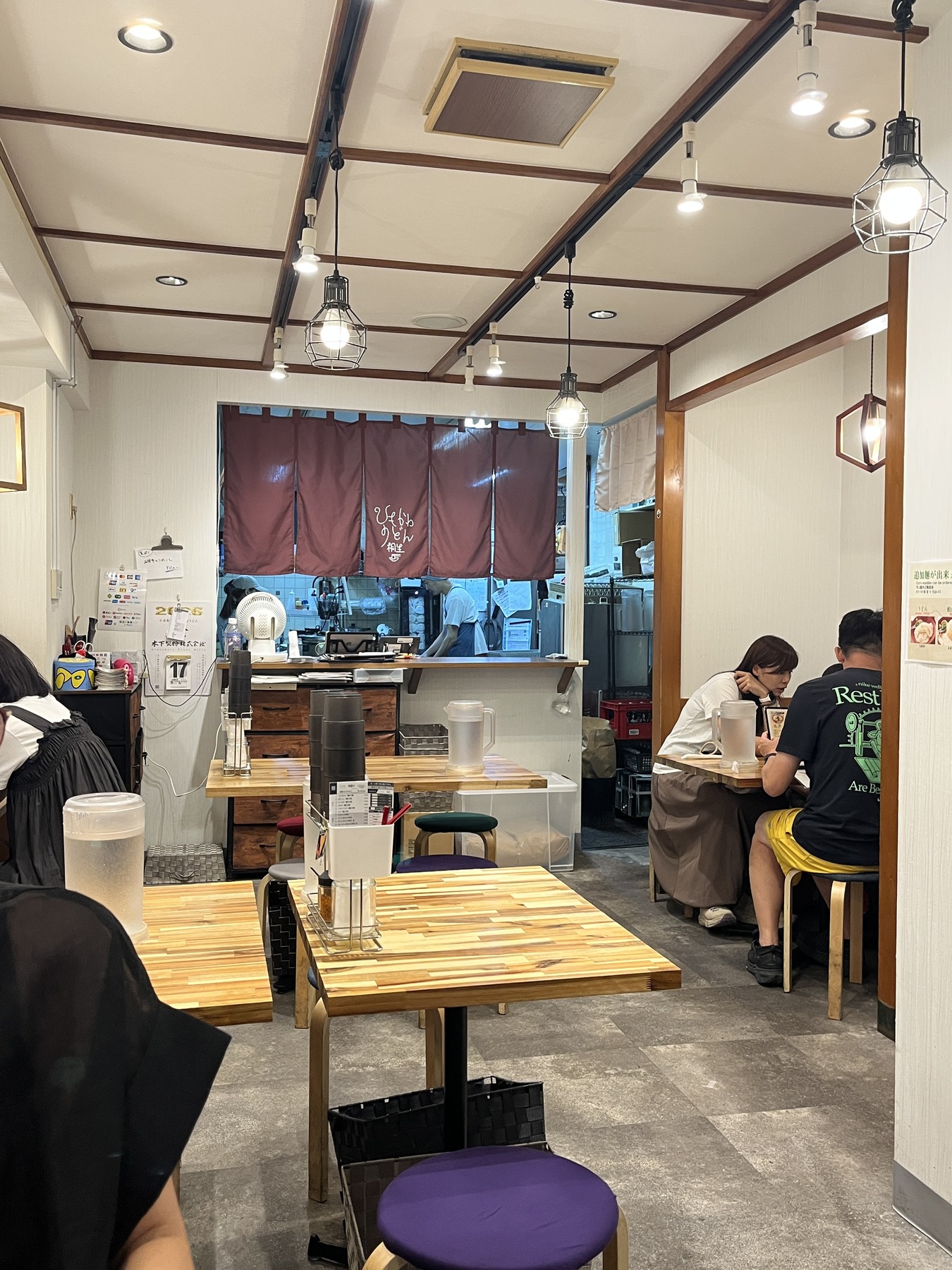 ひもかわ桐生池袋店の店内