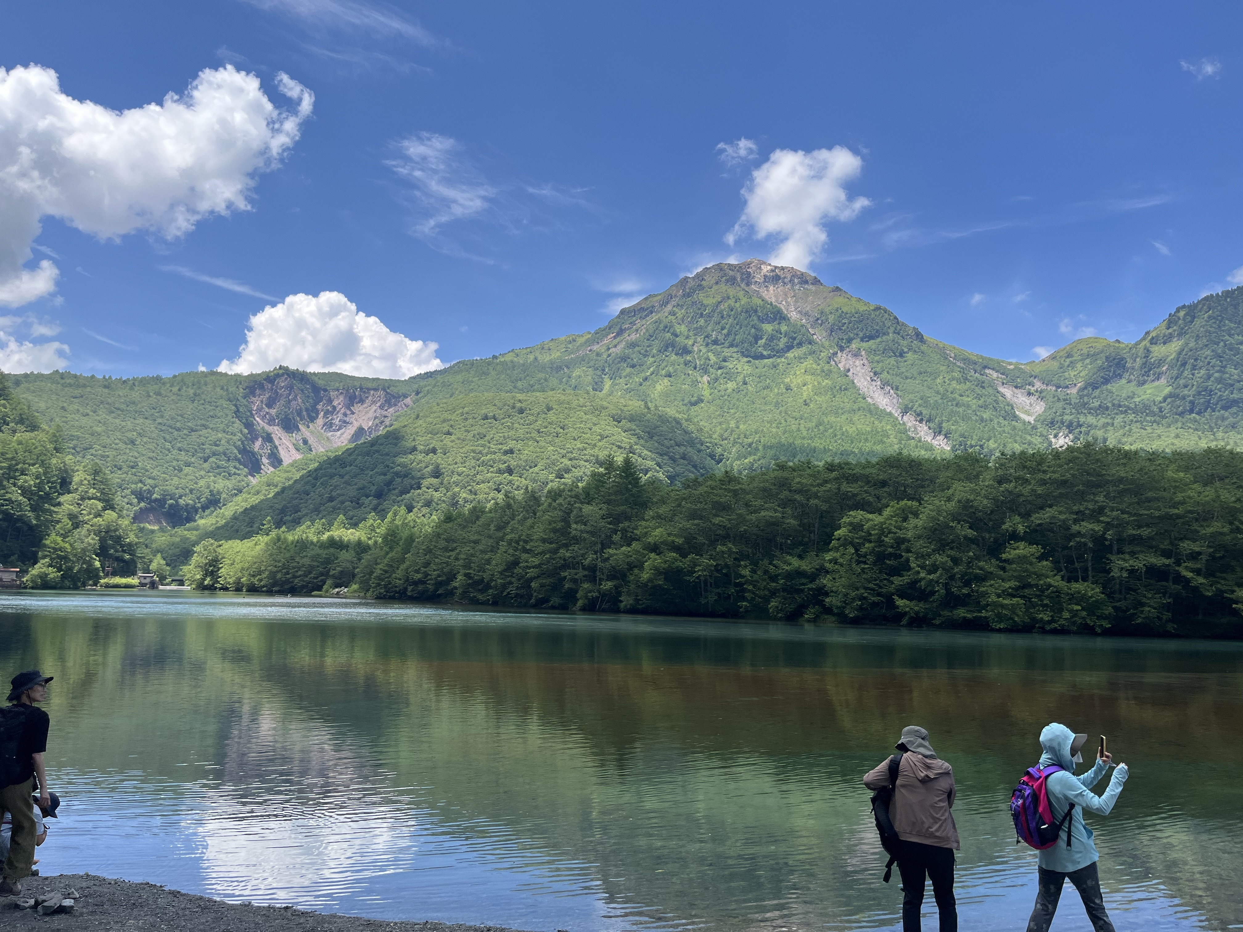 大正池と焼岳の景色