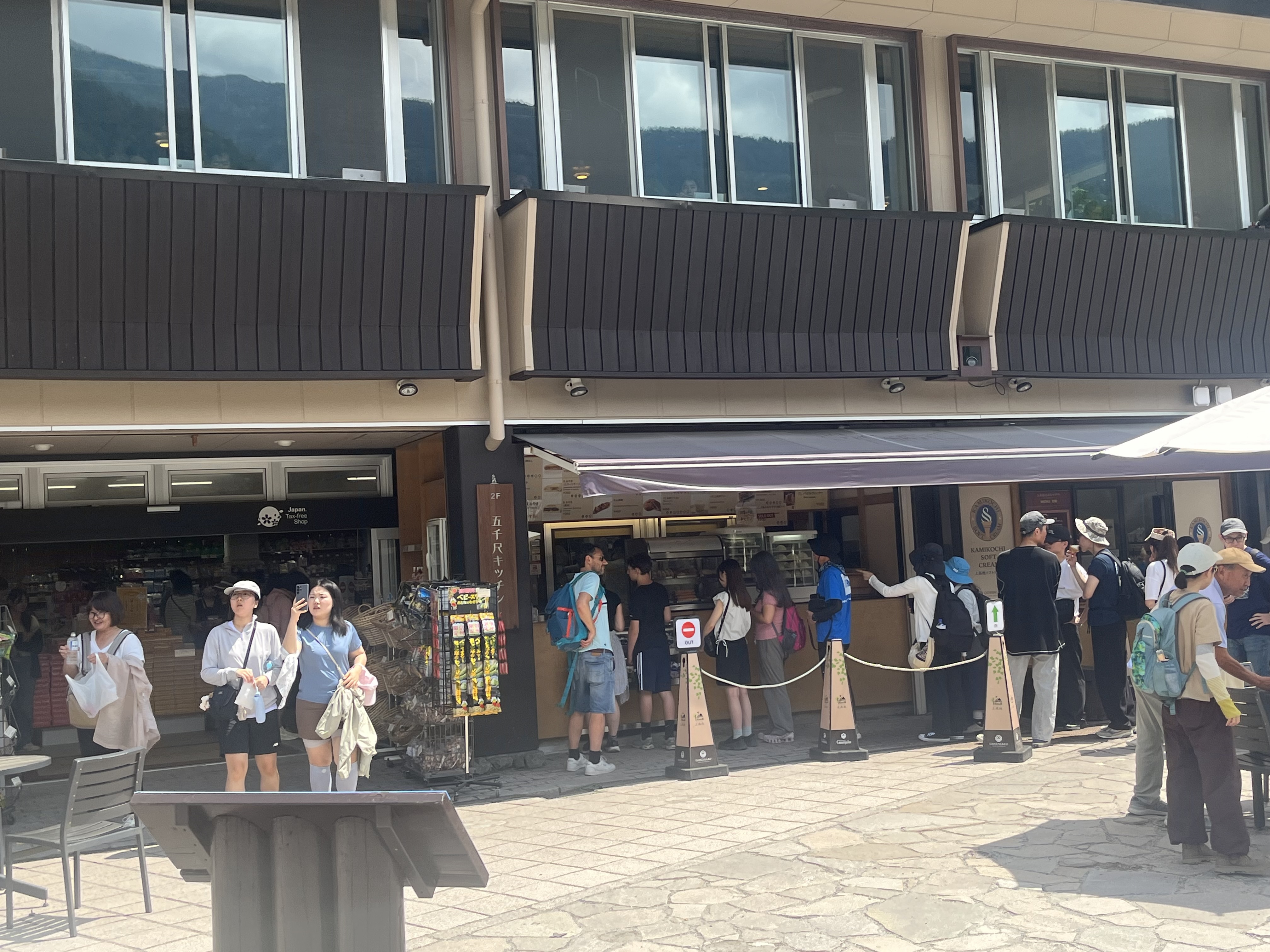 河童橋周辺の五千尺キッチンと売店