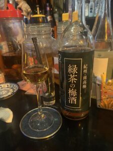 【信濃町】壁一面の焼酎&梅酒に圧倒!「東京焼酎&梅酒Bar九」で自家製果実酒・梅おでん・火鍋水餃子