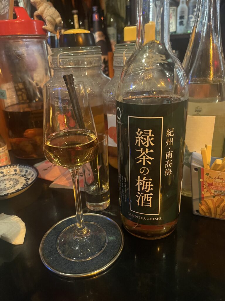 【信濃町】壁一面の焼酎&梅酒に圧倒!「東京焼酎&梅酒Bar九」で自家製果実酒・梅おでん・火鍋水餃子