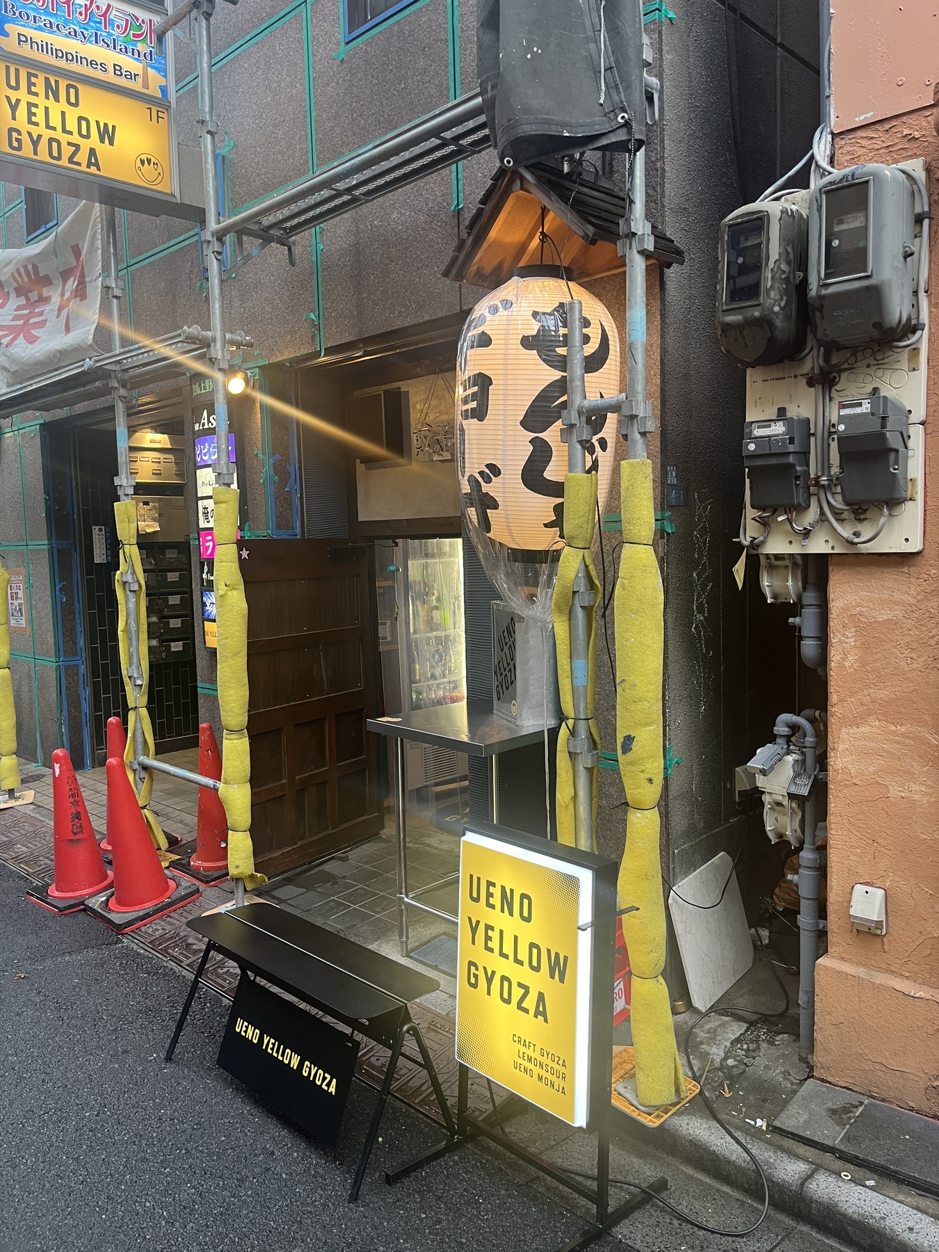 UENO YELLOW GYOZAの外観