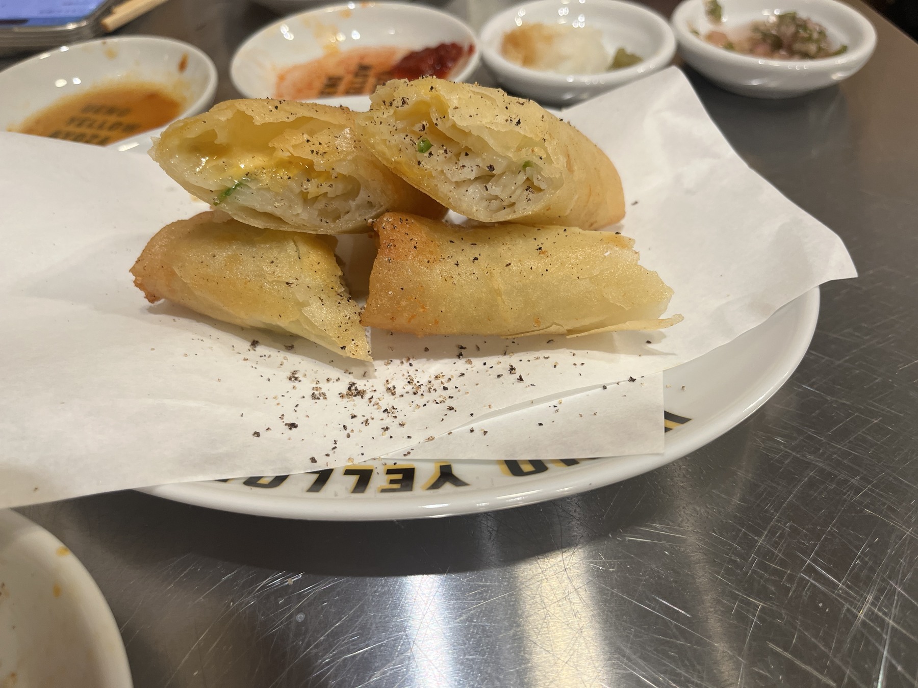 UENO YELLOW GYOZAのじゃがいもとチーズの春巻き