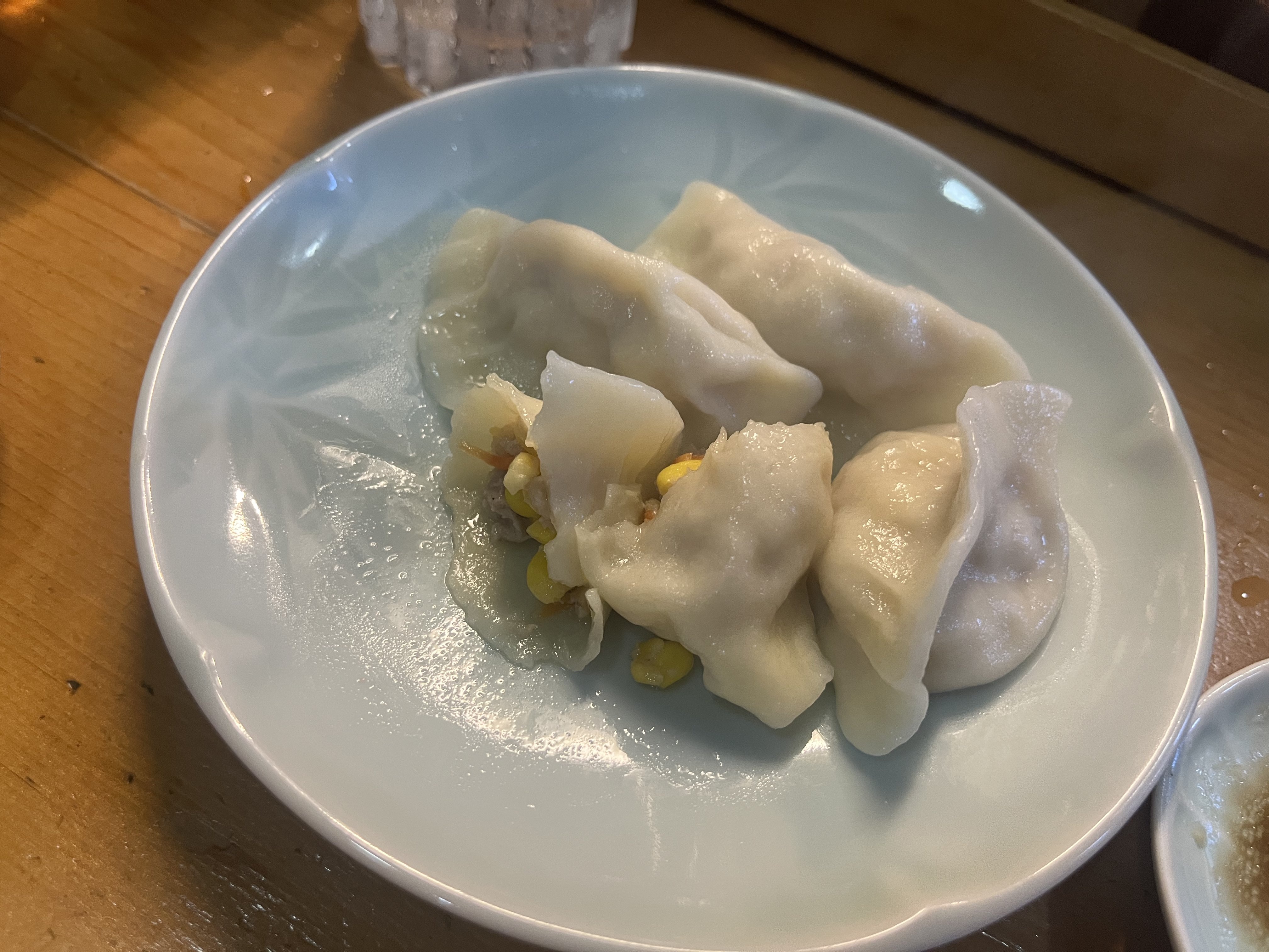 吉春のトウモロコシと豚肉の水餃子