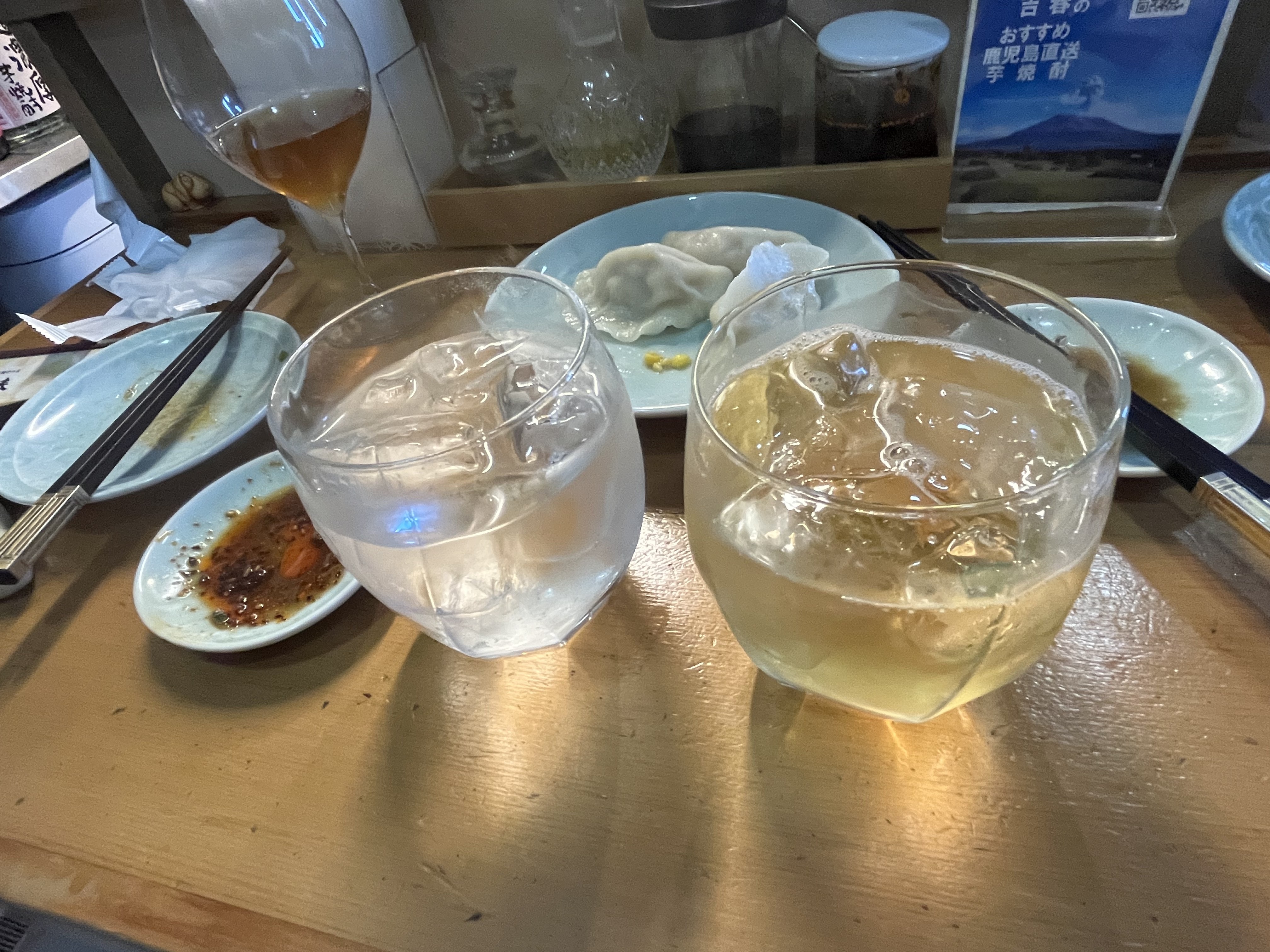 吉春で餃子と一緒に楽しんだグラスのお酒
