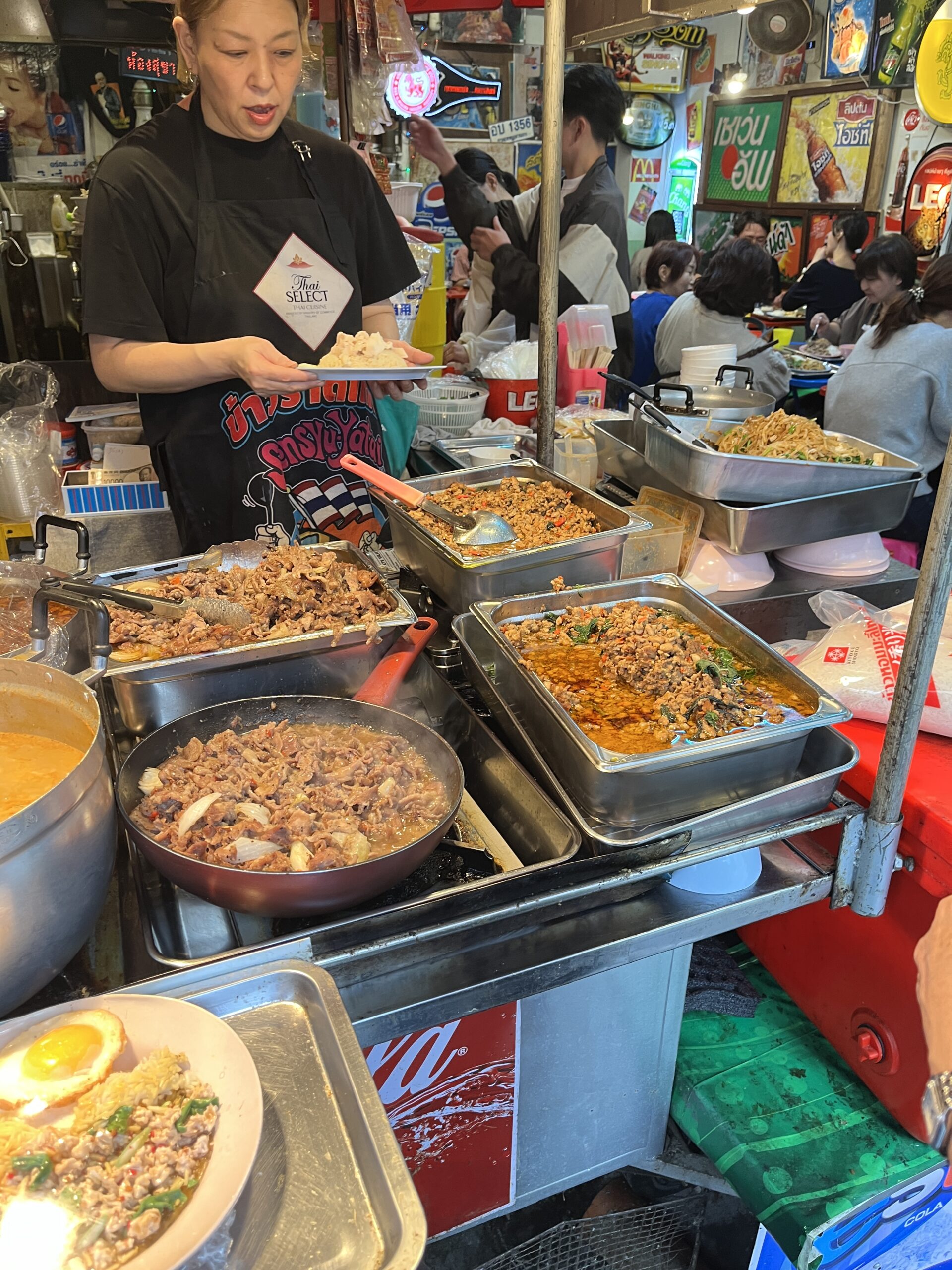 タイごはん泉州屋台の料理カウンター