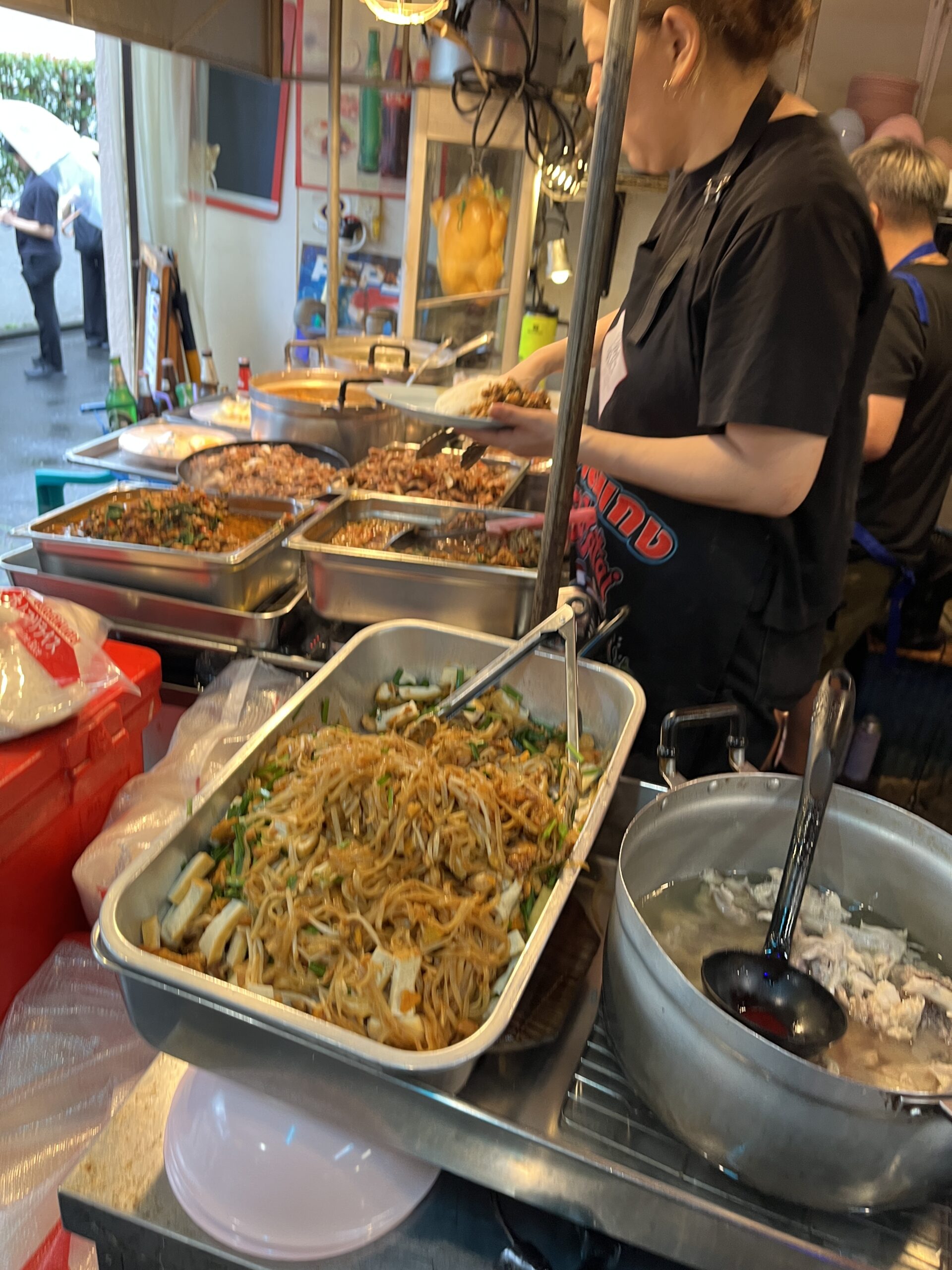 タイごはん泉州屋台の麺料理とおかず