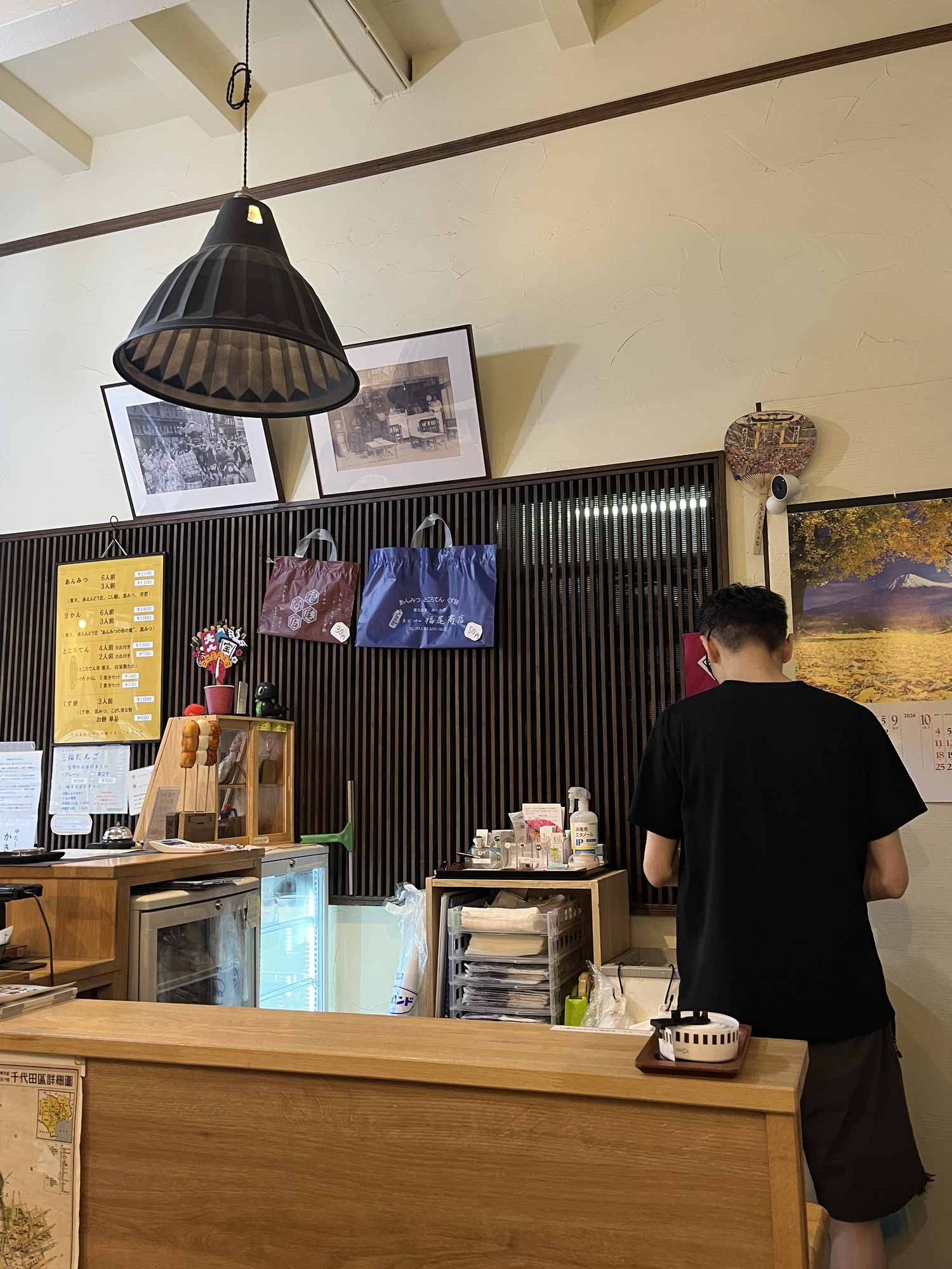 神田 福尾商店の店内