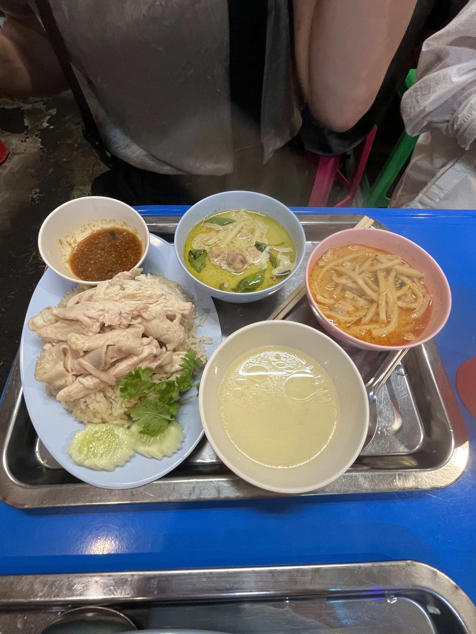 タイごはん泉州屋台のカオマンガイセット