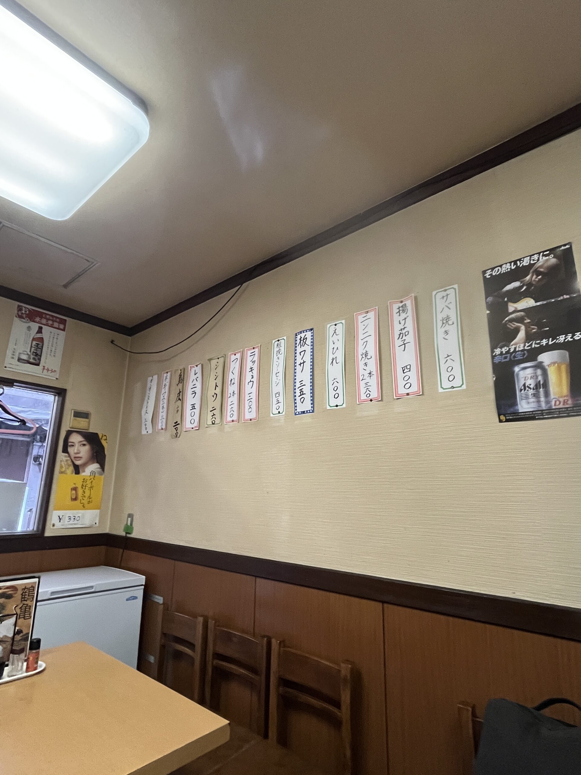 神田 鶴亀の店内