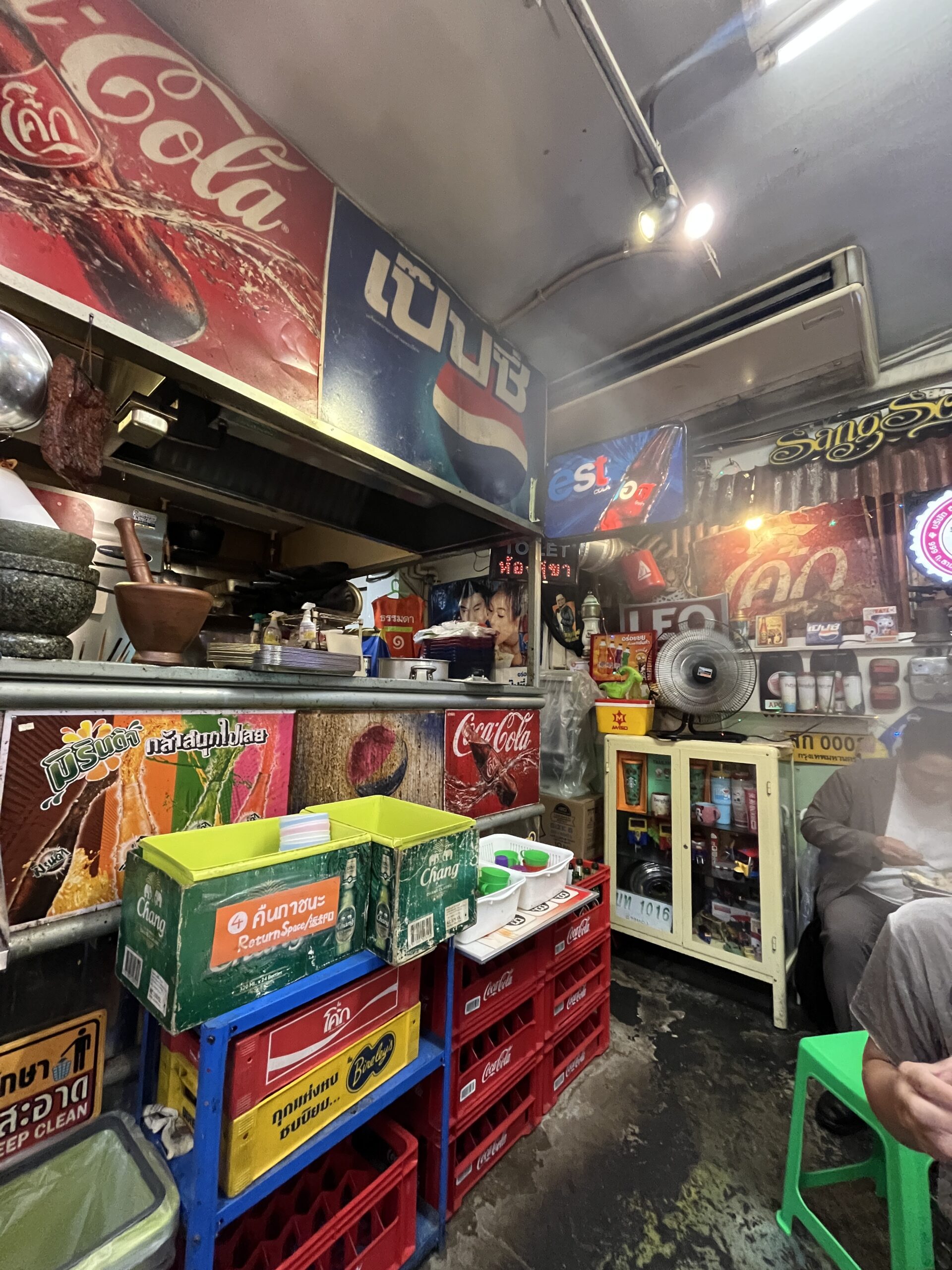 タイごはん泉州屋台の店内
