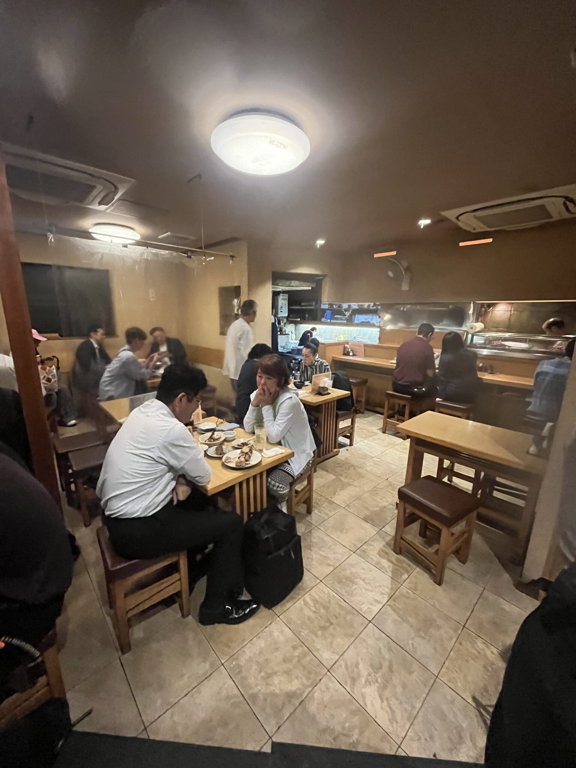 やき鳥宮川の店内