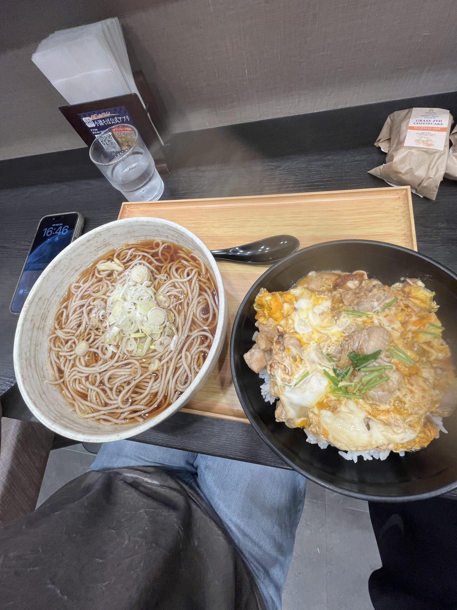小諸そばの親子丼と温かいそばのセット