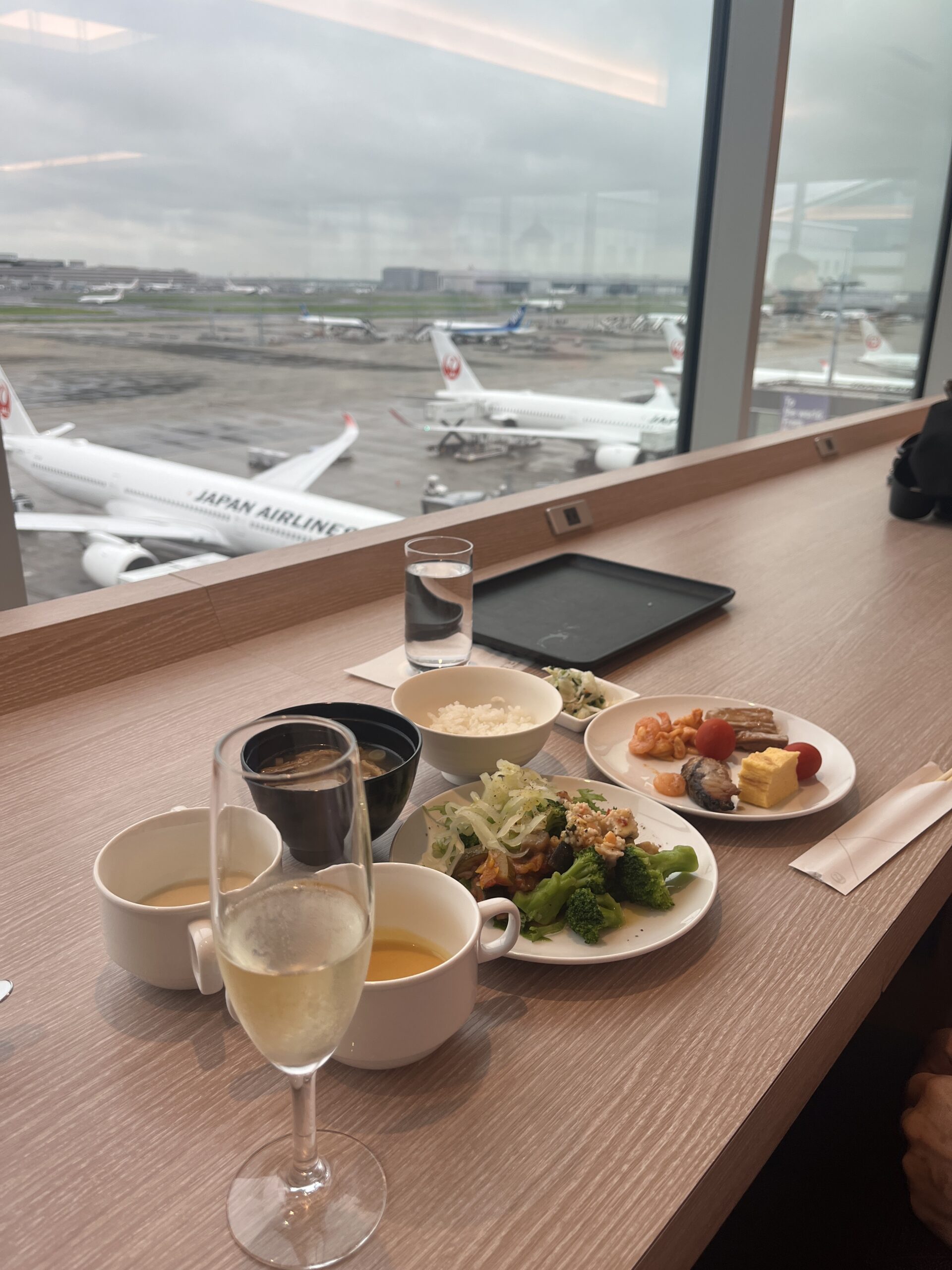ラウンジ料理盛り合わせ