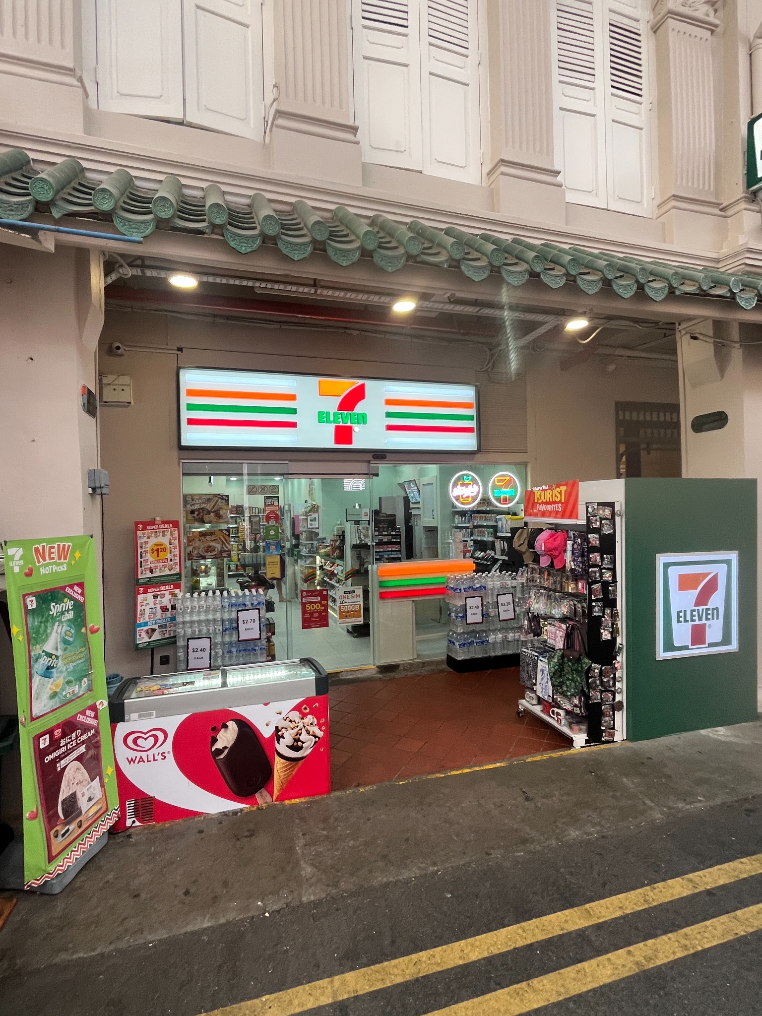 チャイナタウンの小さなセブンイレブン