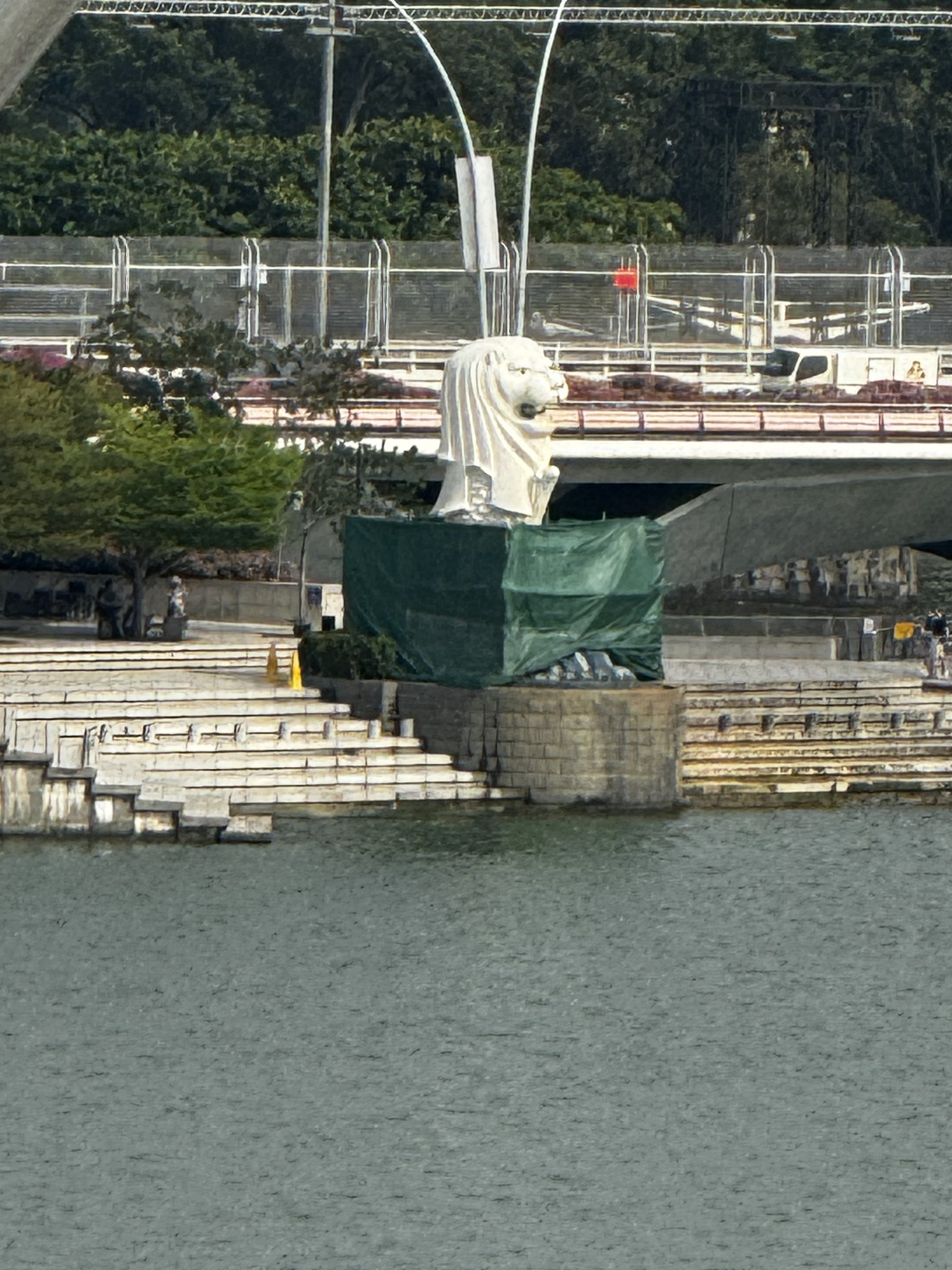 メンテナンス中のマーライオン