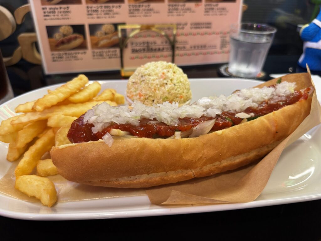 【江古田】国産豚100%の自家製ソーセージ!「DOGGS」でボリューム満点サルサドッグ