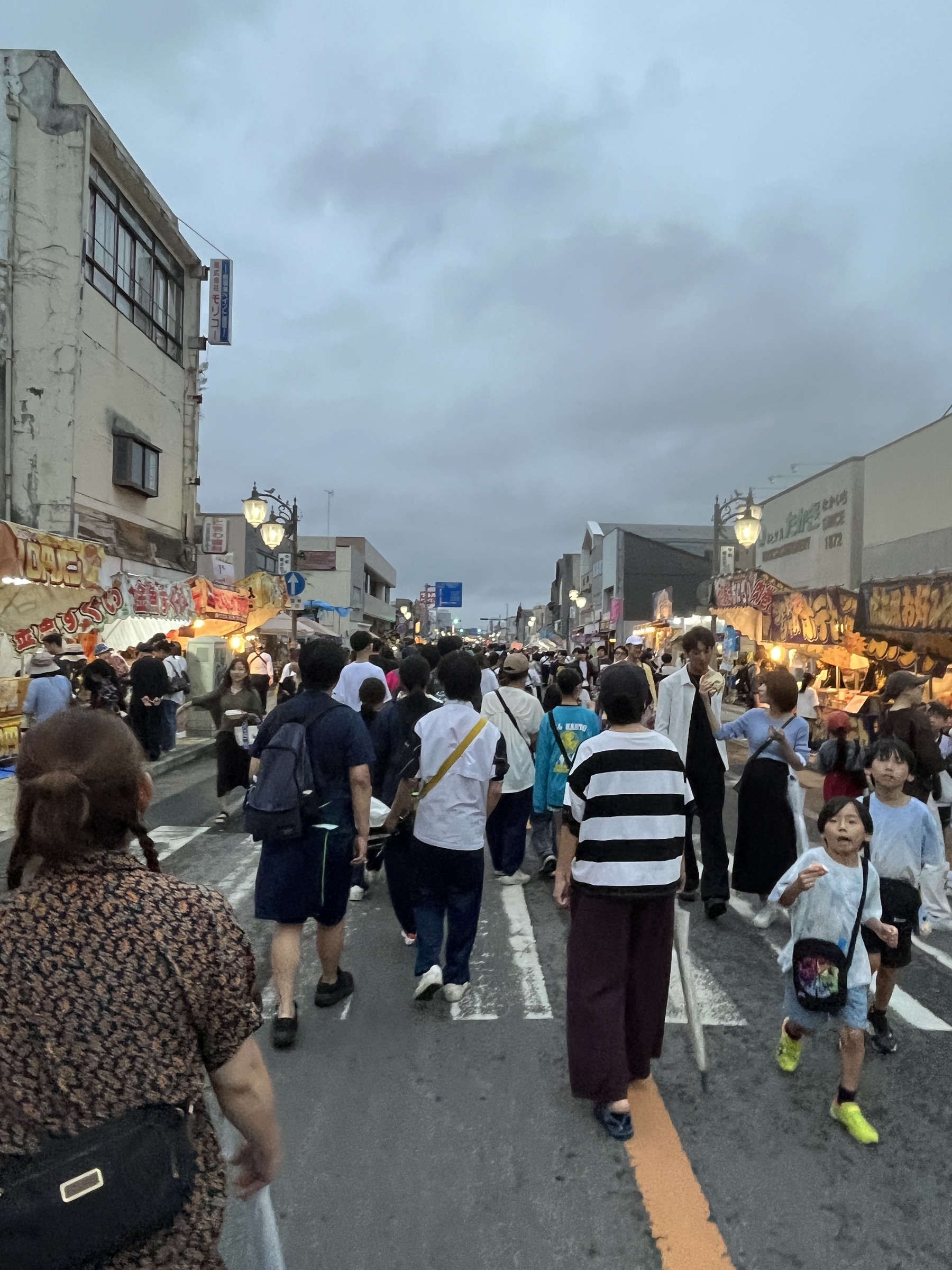 石岡のおまつりを楽しむ大勢の見物客