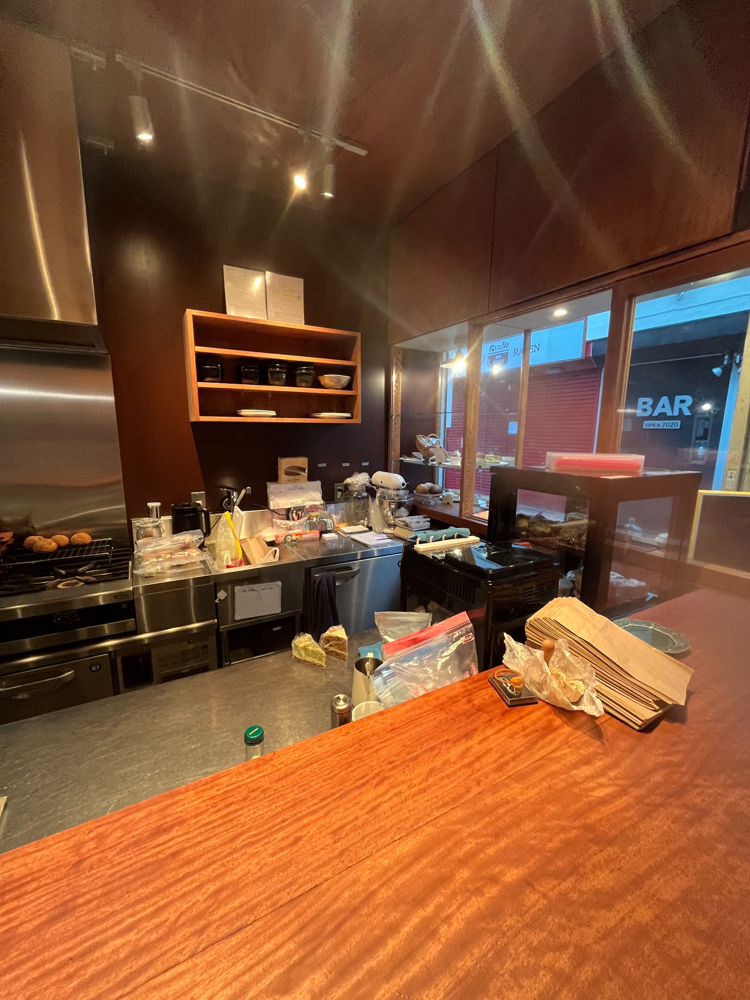 JAMMY BAKE SHOPのカウンターと厨房