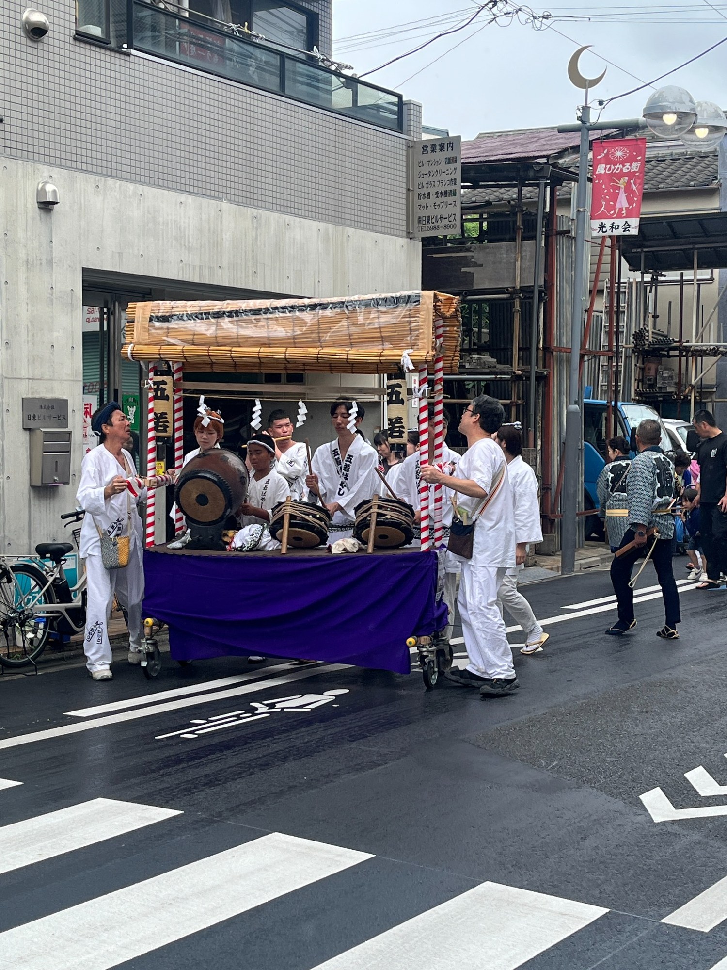 長崎神社例大祭で街を巡るお囃子の山車