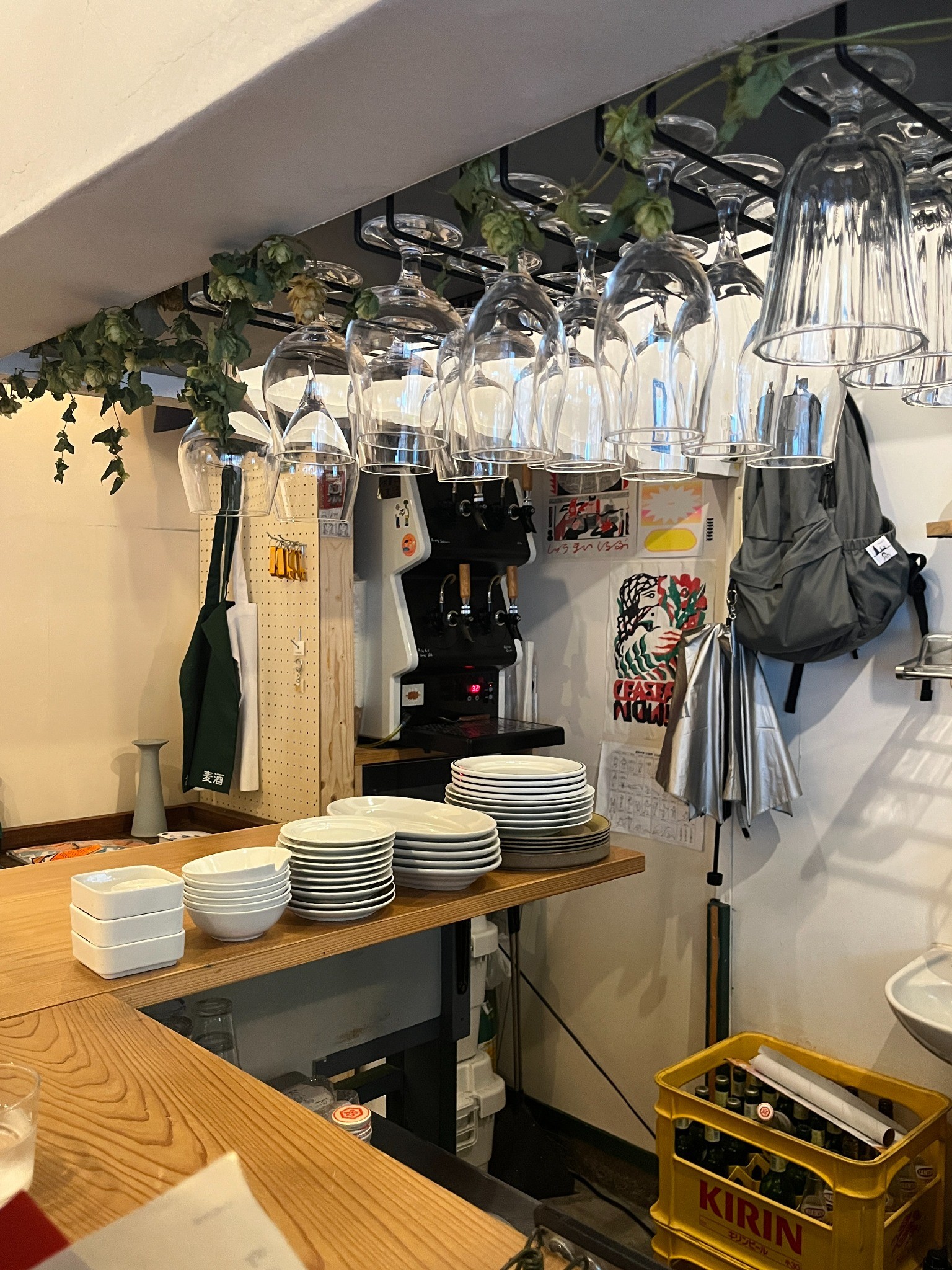 お菓子と麦酒 店内のグラスとビールタップ
