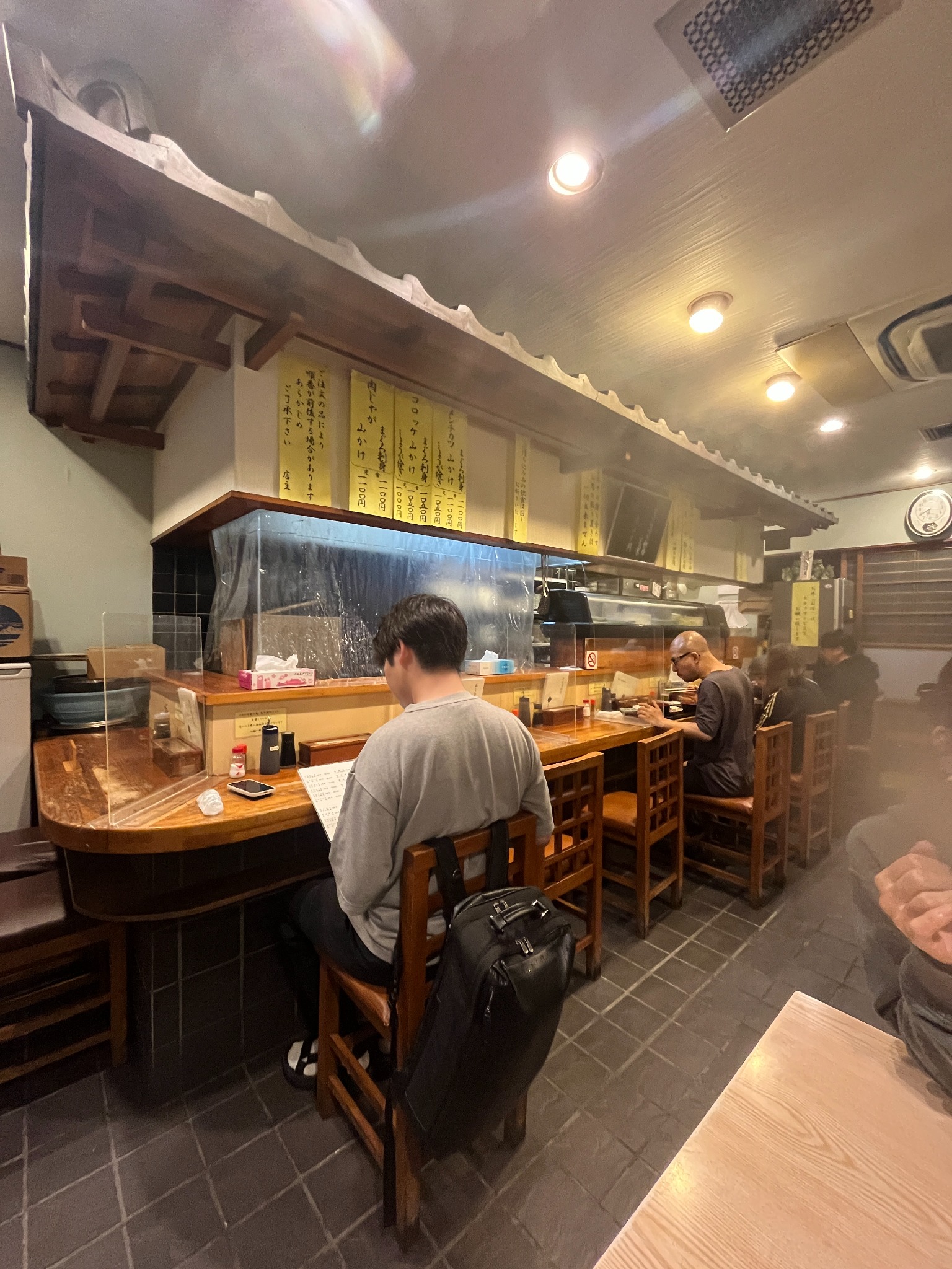 割烹・定食さがらの店内